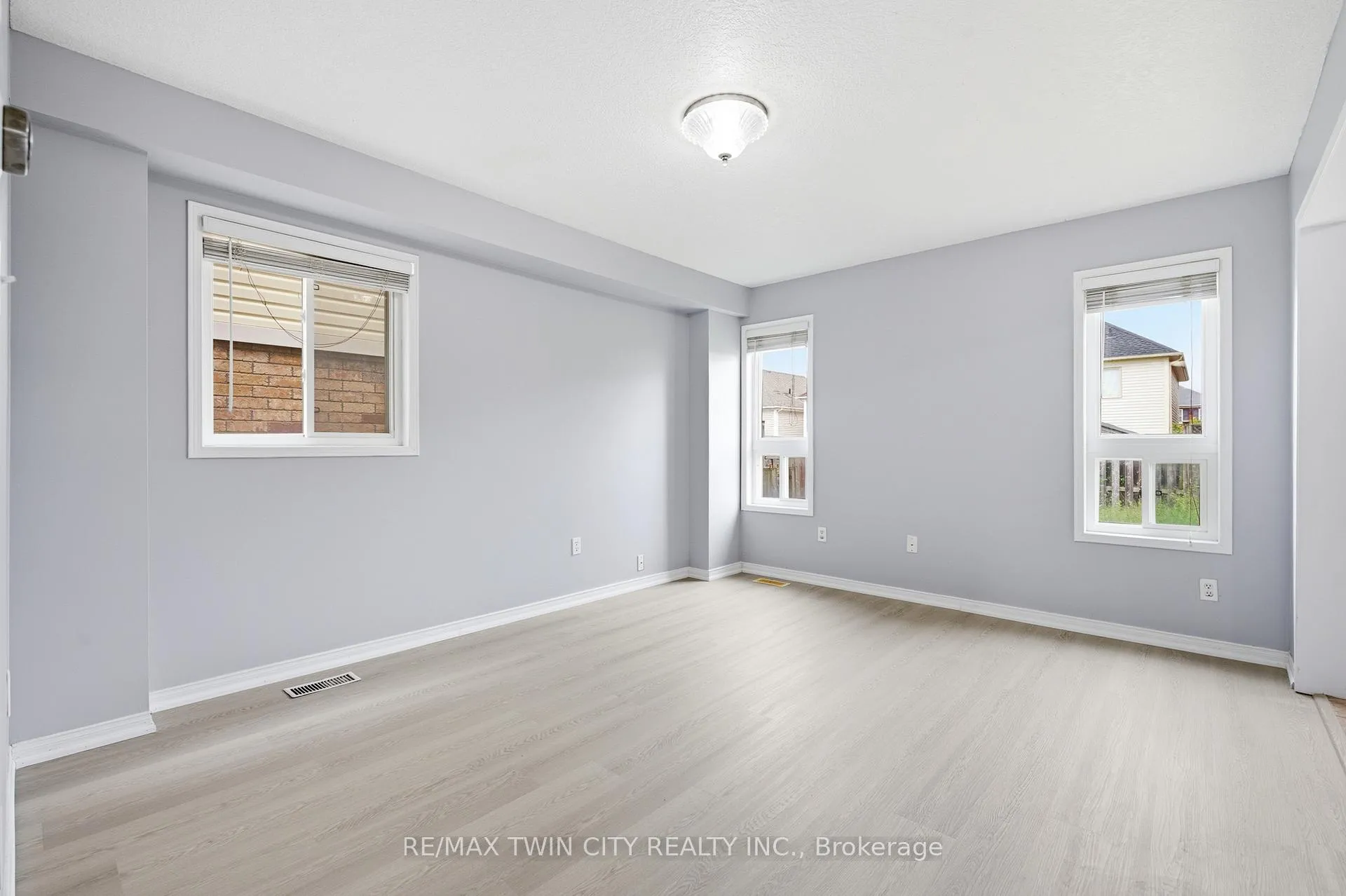 Photo 9 of 48 Griffiths Avenue, Cambridge, Christopher-Champlain — HOMEH