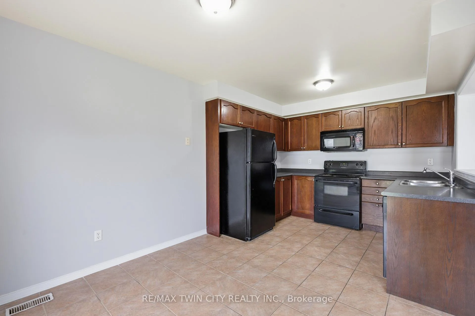 Photo 13 of 48 Griffiths Avenue, Cambridge, Christopher-Champlain — HOMEH