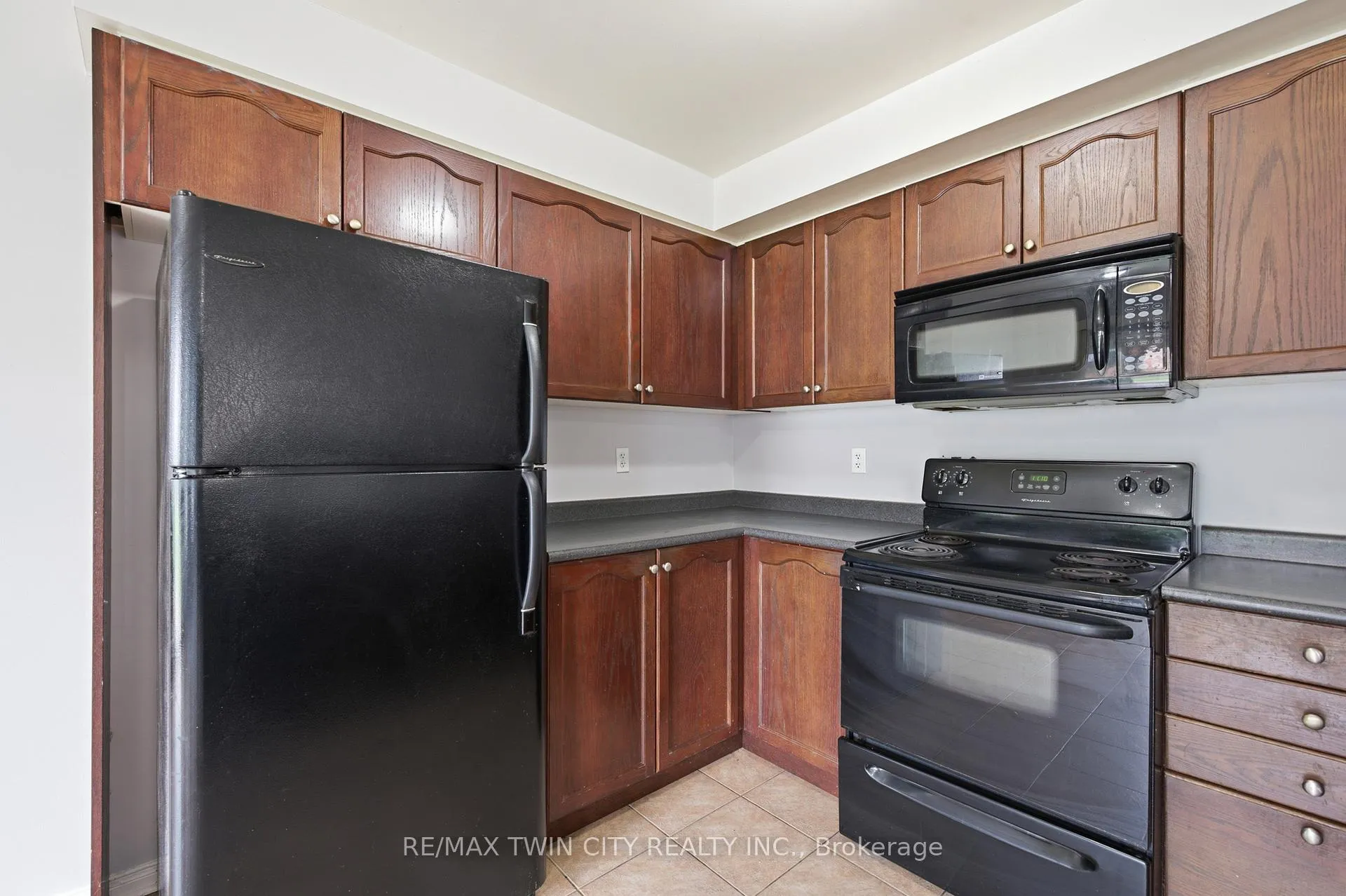 Photo 16 of 48 Griffiths Avenue, Cambridge, Christopher-Champlain — HOMEH