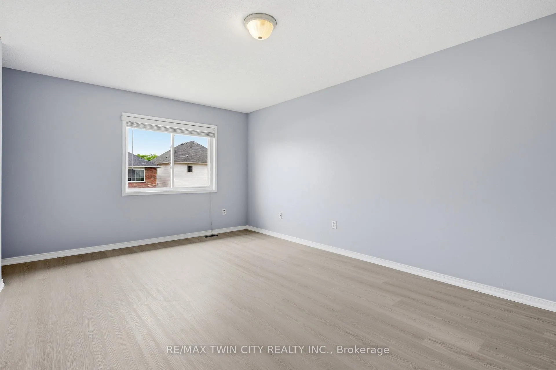 Photo 20 of 48 Griffiths Avenue, Cambridge, Christopher-Champlain — HOMEH