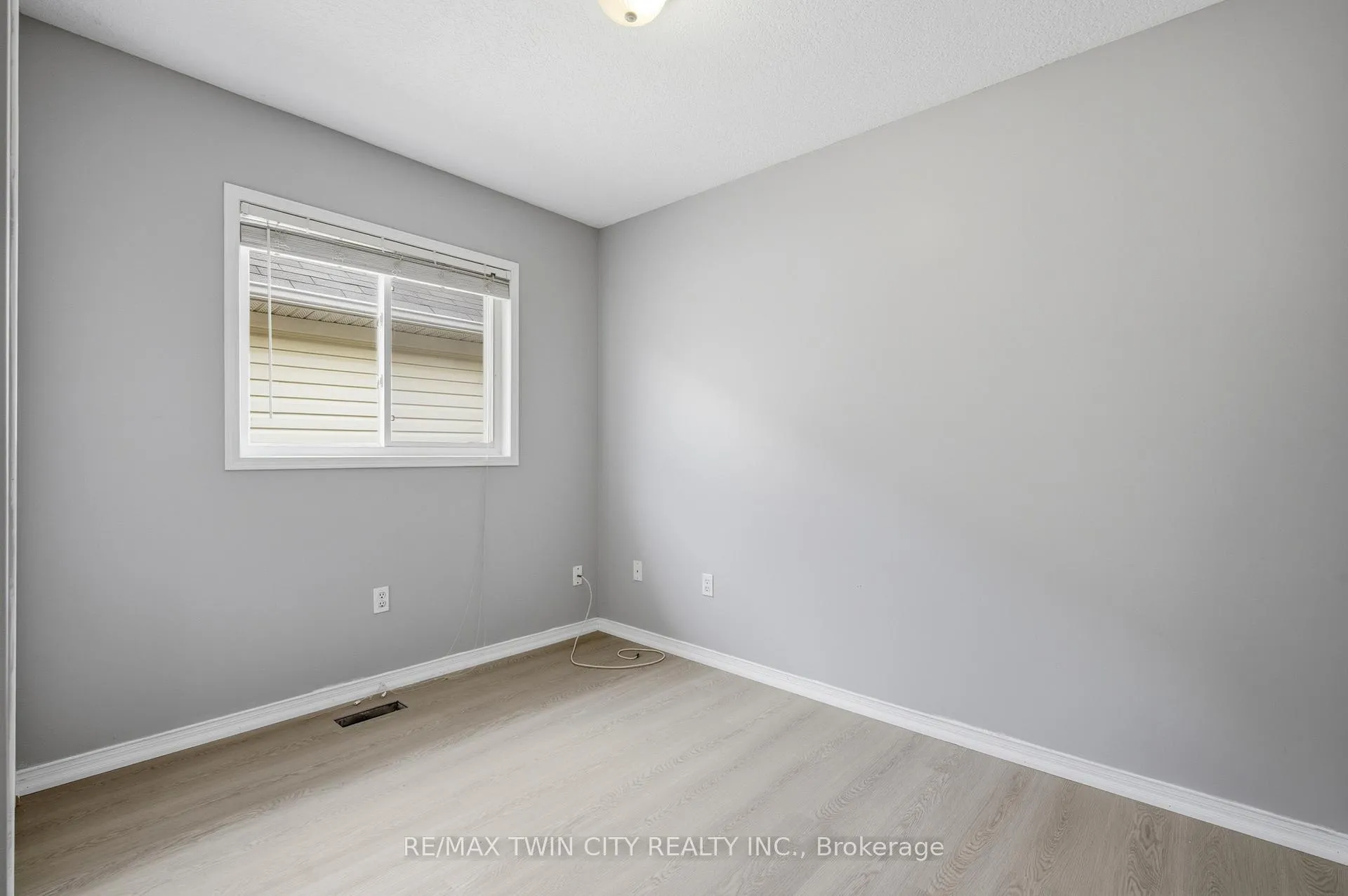 Photo 23 of 48 Griffiths Avenue, Cambridge, Christopher-Champlain — HOMEH