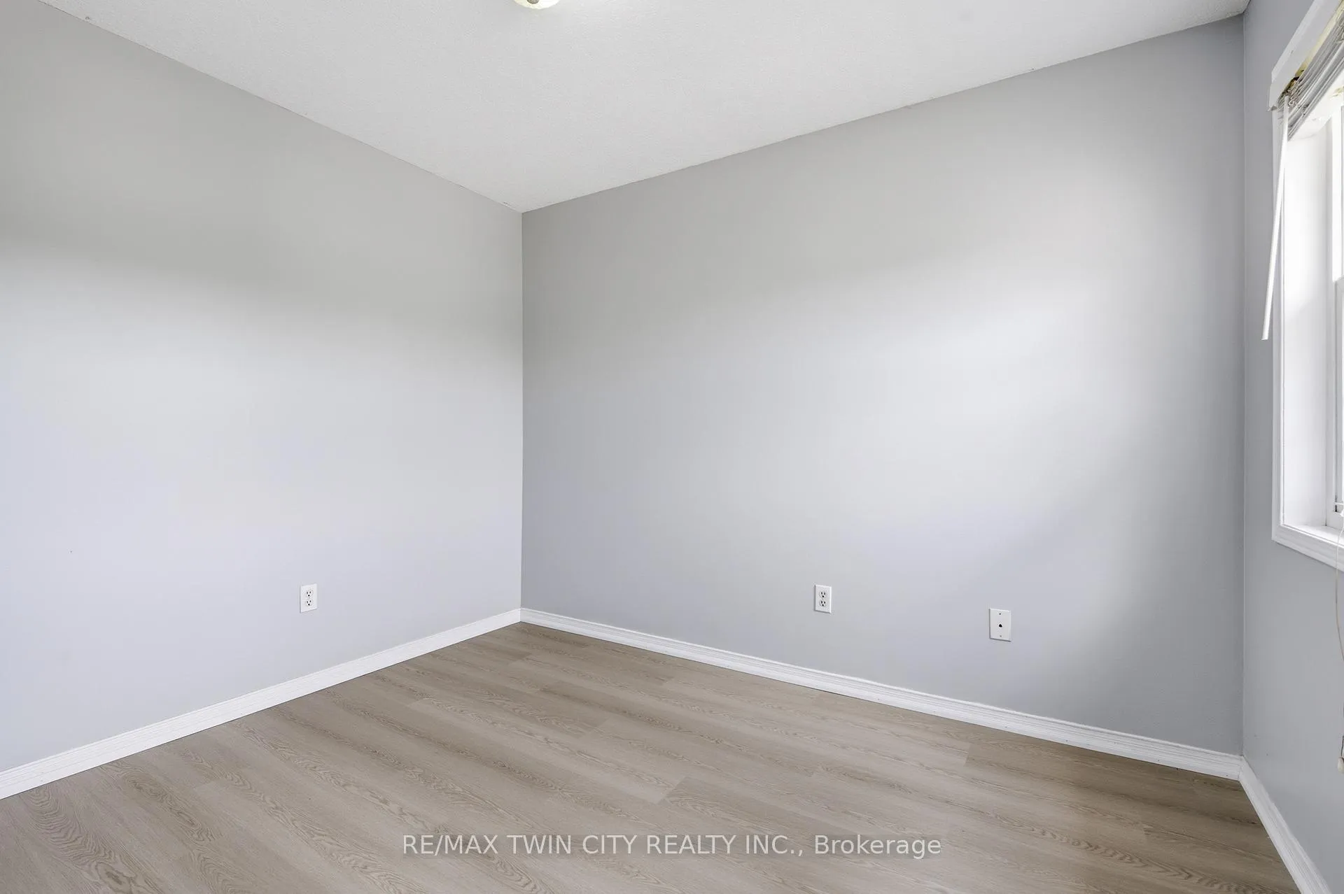 Photo 24 of 48 Griffiths Avenue, Cambridge, Christopher-Champlain — HOMEH