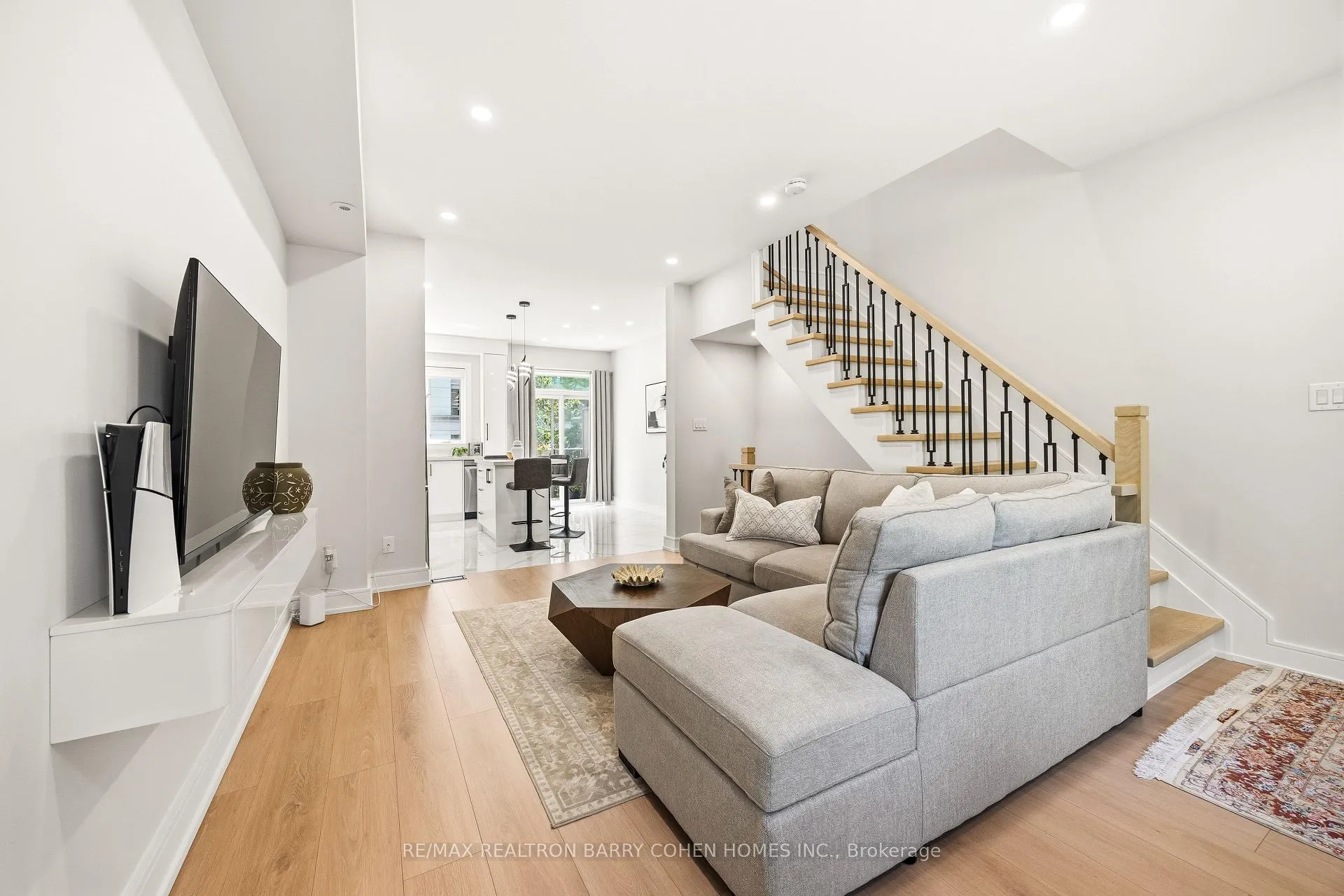 Photo 3 of Unit 21, 21 Galleria Parkway, Markham, Commerce Valley — HOMEH