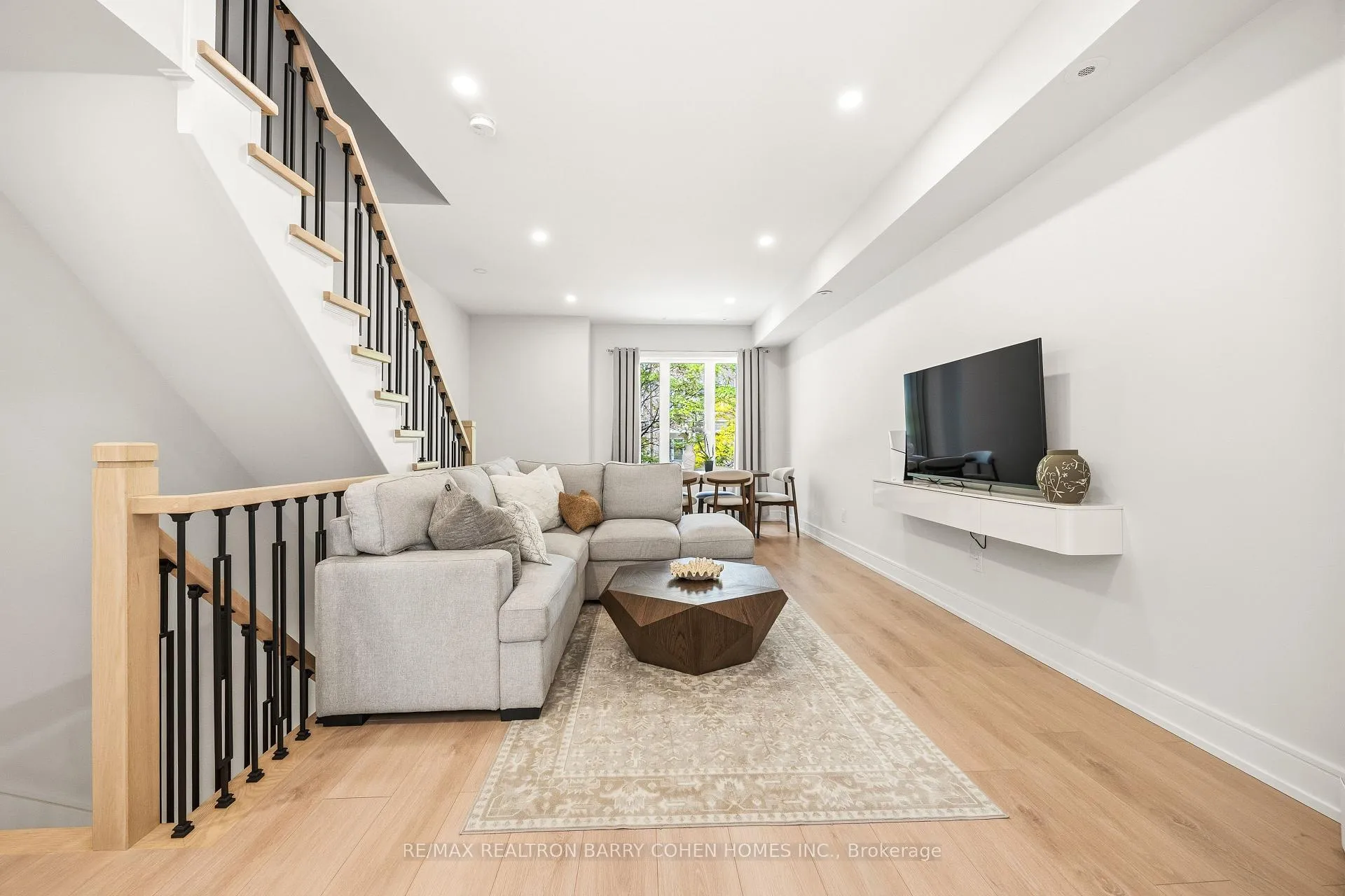 Photo 4 of Unit 21, 21 Galleria Parkway, Markham, Commerce Valley — HOMEH