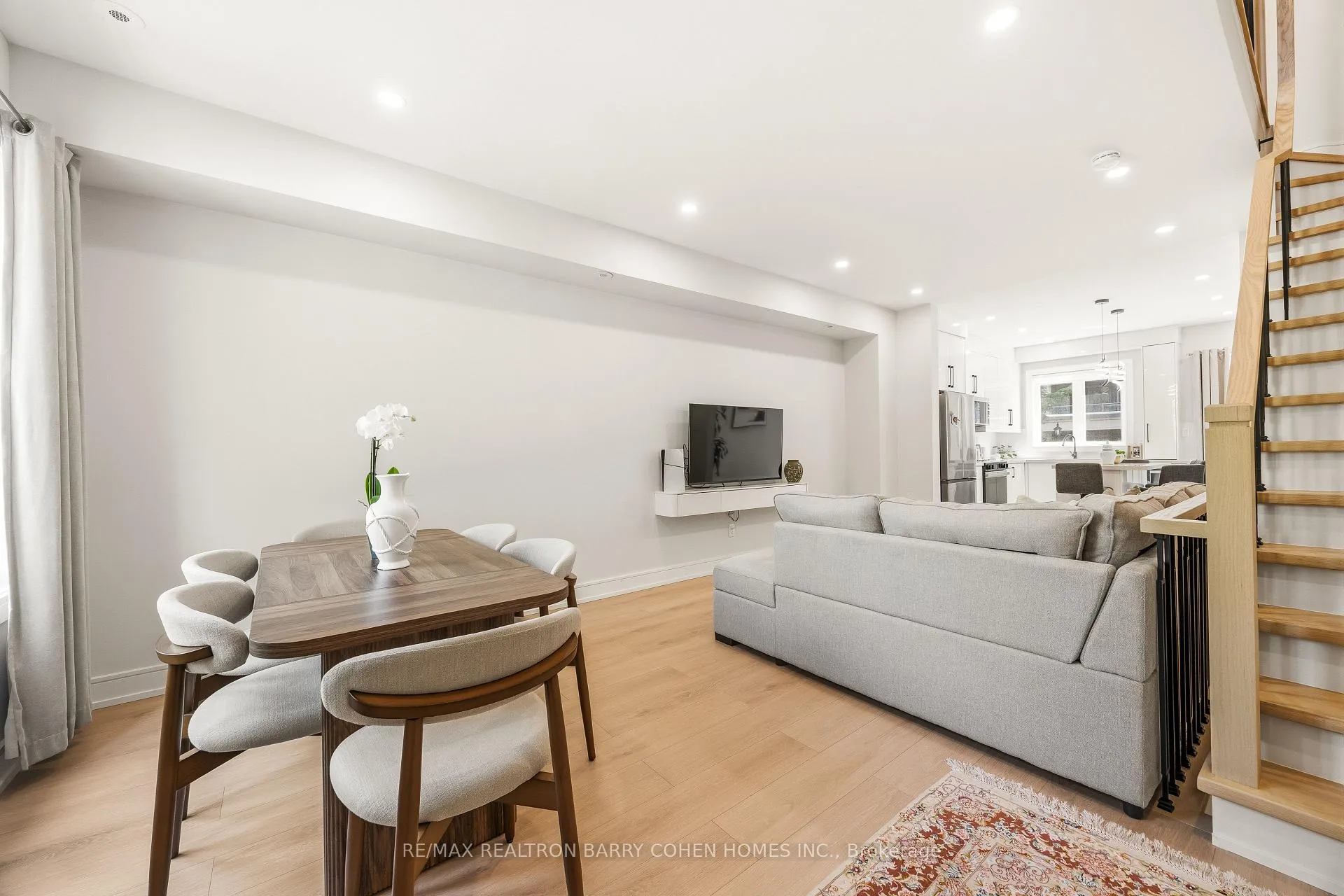 Photo 6 of Unit 21, 21 Galleria Parkway, Markham, Commerce Valley — HOMEH