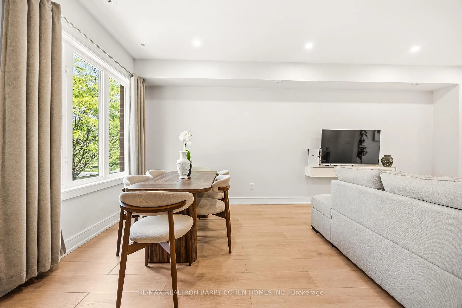 Photo 5 of Unit 21, 21 Galleria Parkway, Markham, Commerce Valley — HOMEH