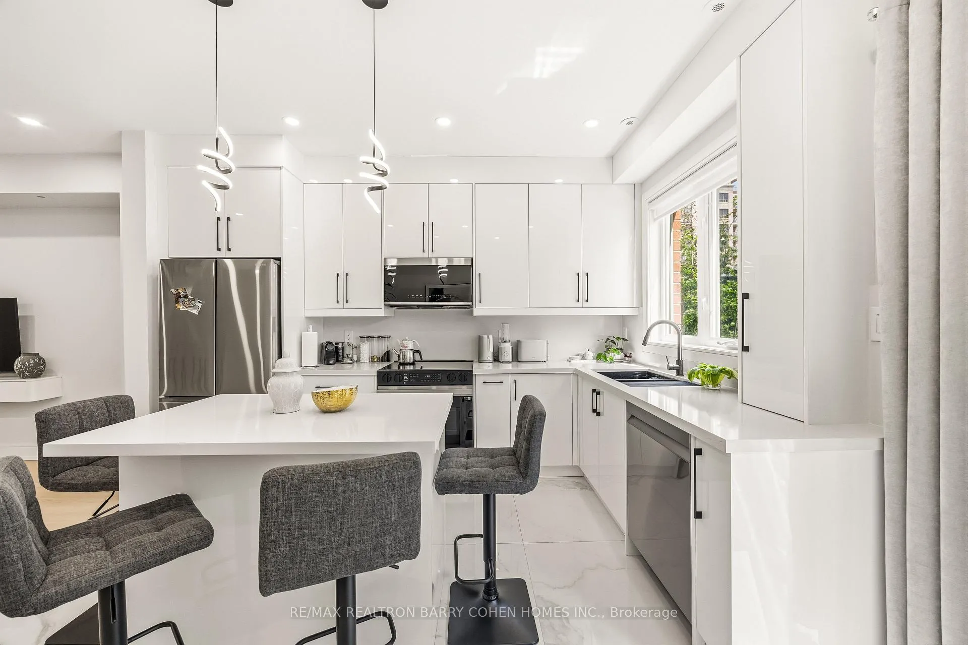 Photo 8 of Unit 21, 21 Galleria Parkway, Markham, Commerce Valley — HOMEH