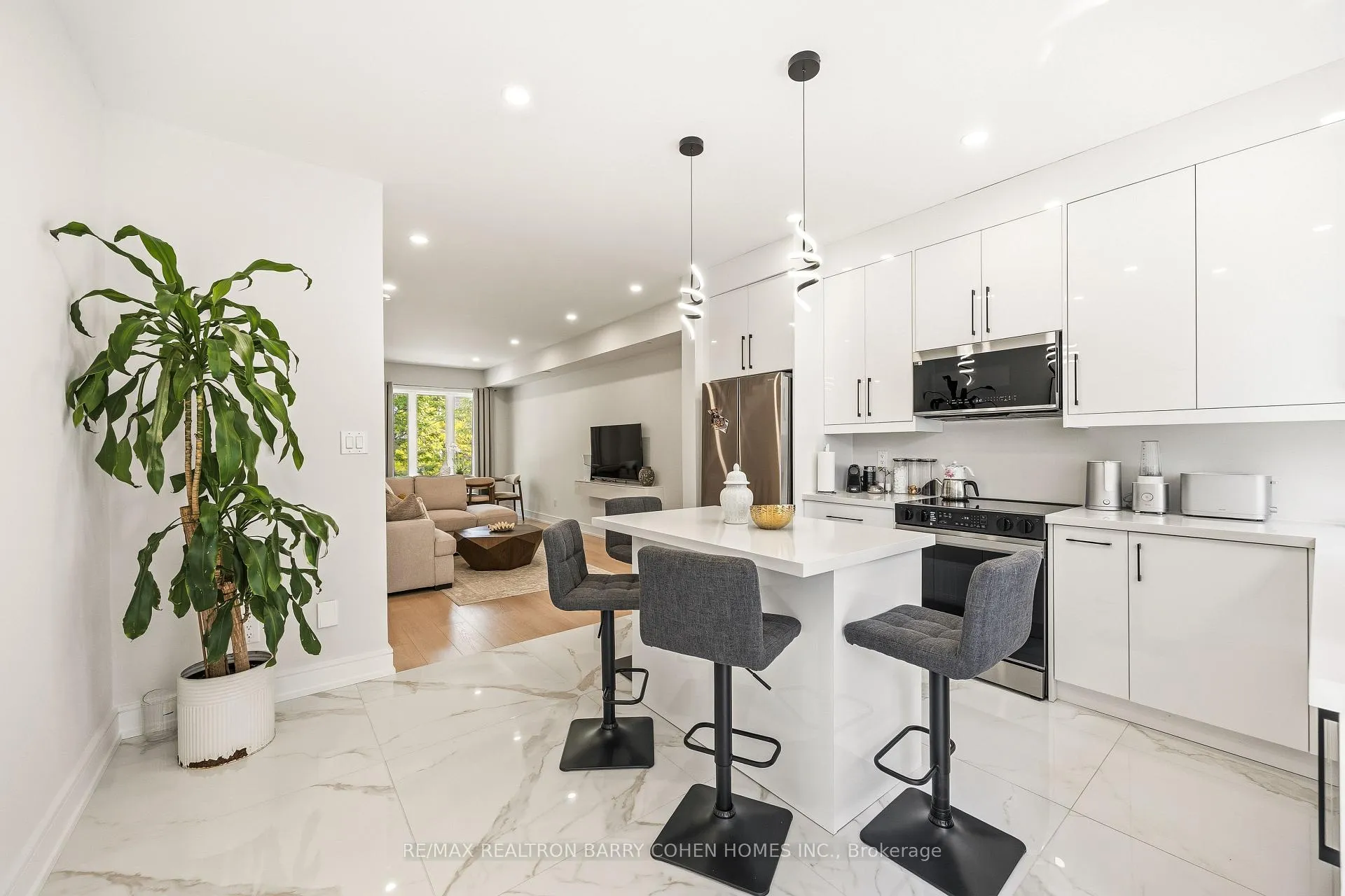 Photo 2 of Unit 21, 21 Galleria Parkway, Markham, Commerce Valley — HOMEH