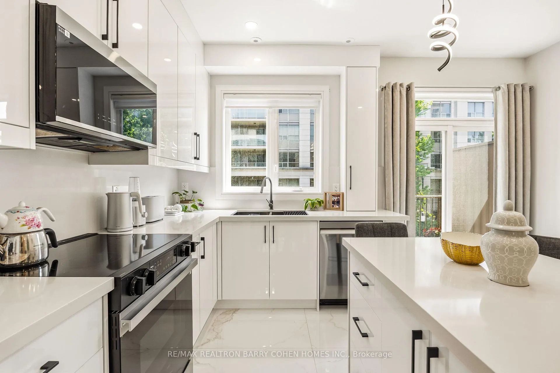 Photo 11 of Unit 21, 21 Galleria Parkway, Markham, Commerce Valley — HOMEH