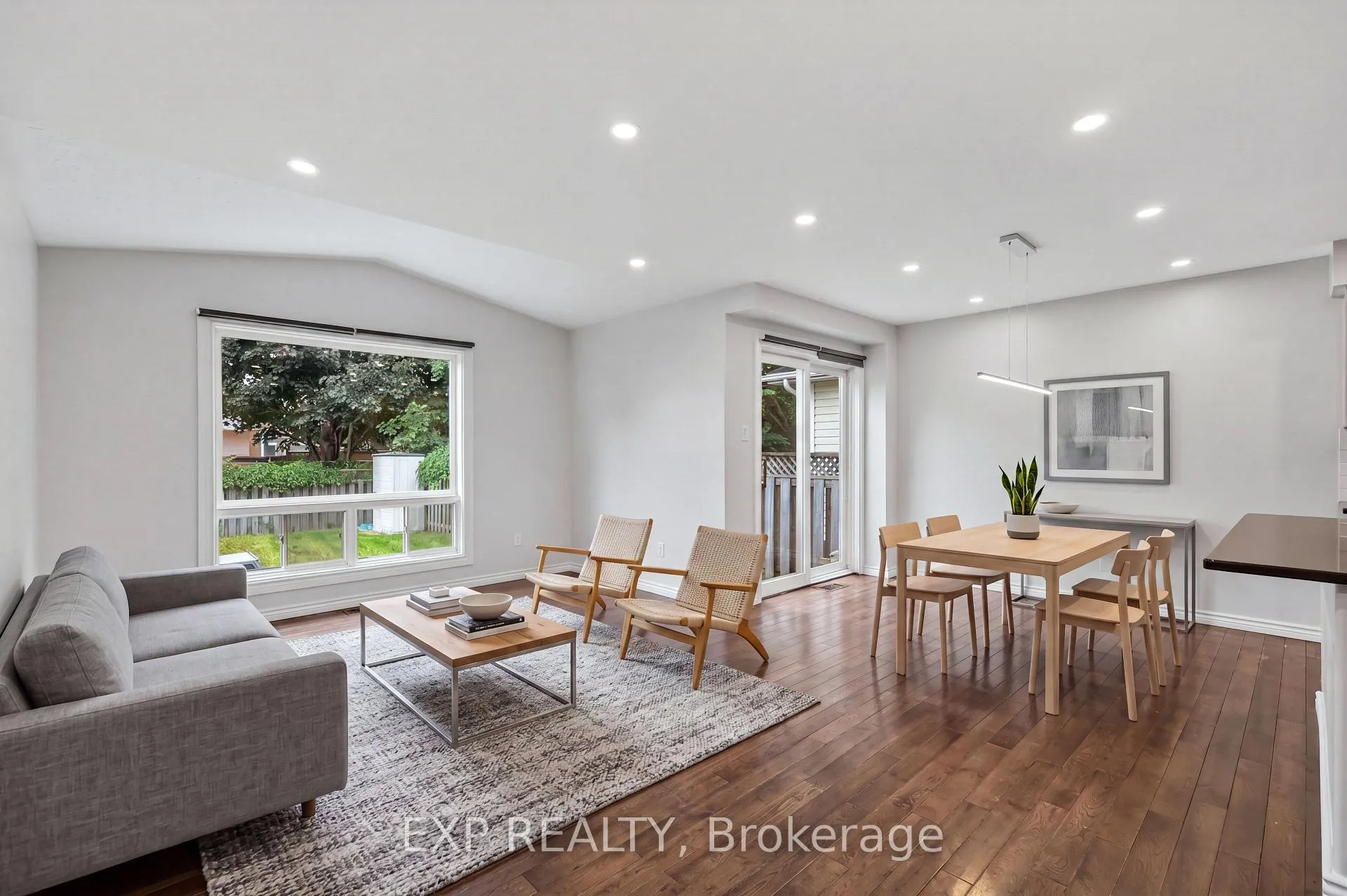 Photo 3 of 11 Boulder Way, Ottawa, Barrhaven - Longfields — HOMEH