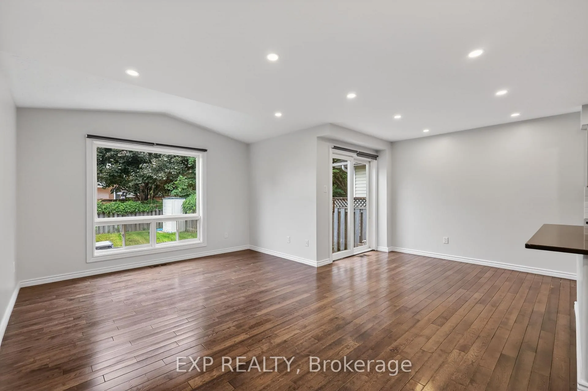 Photo 4 of 11 Boulder Way, Ottawa, Barrhaven - Longfields — HOMEH