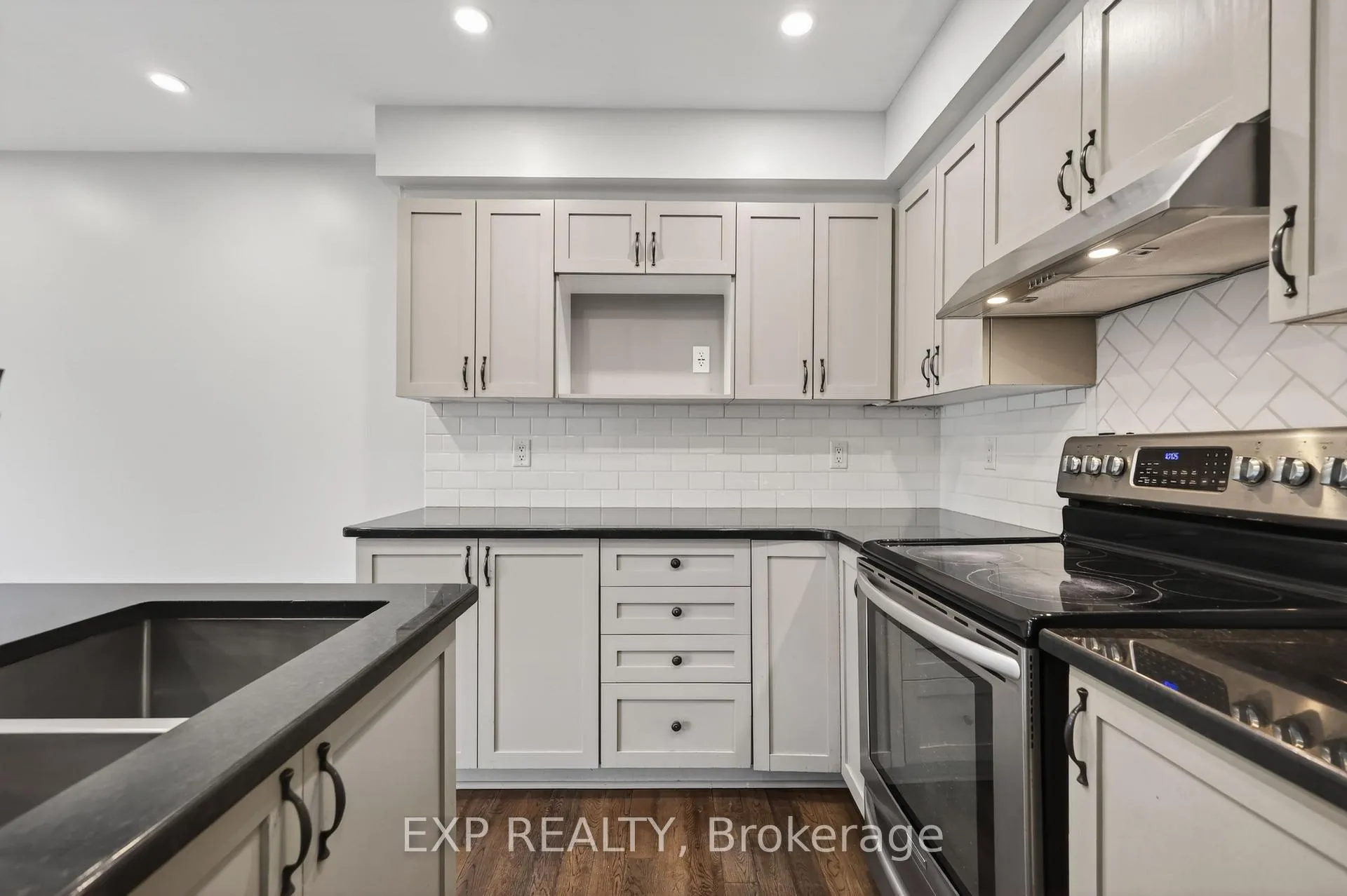 Photo 5 of 11 Boulder Way, Ottawa, Barrhaven - Longfields — HOMEH