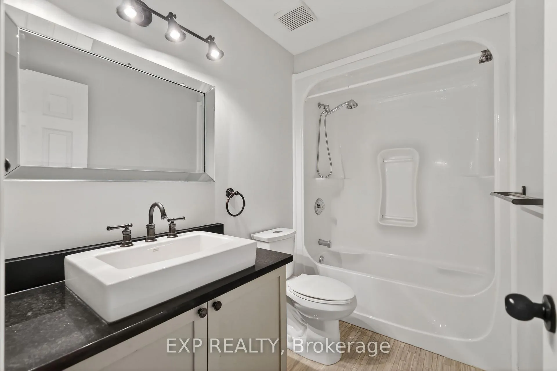 Photo 12 of 11 Boulder Way, Ottawa, Barrhaven - Longfields — HOMEH