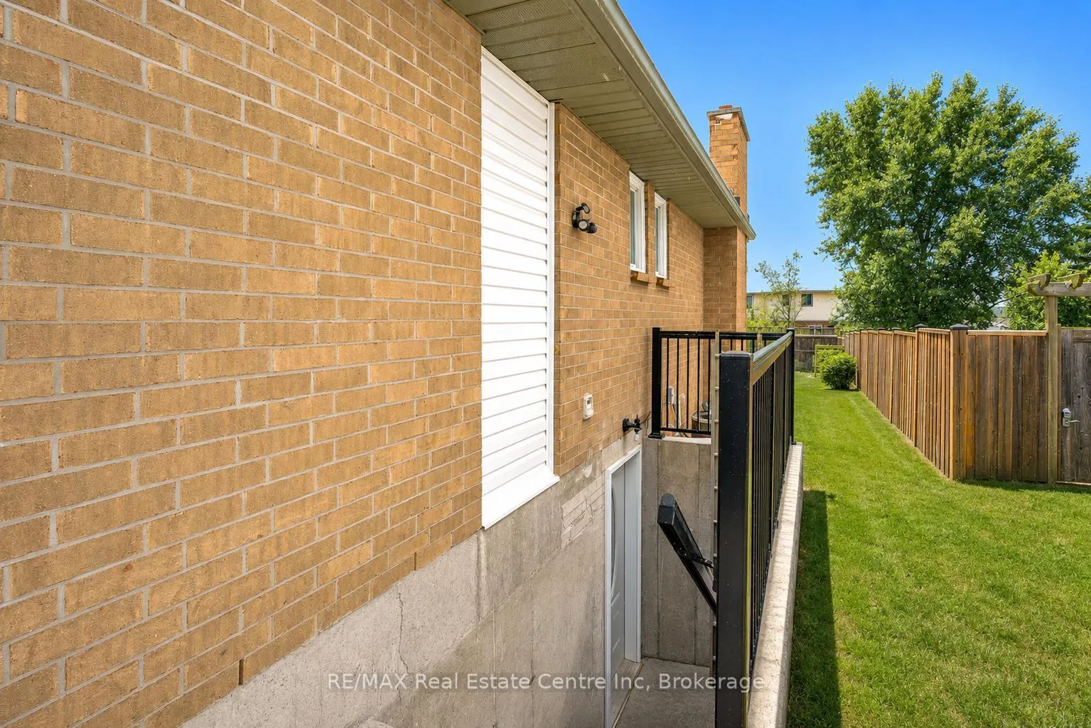 Photo 2 of 124 Downey Road, Guelph, Kortright Hills — HOMEH
