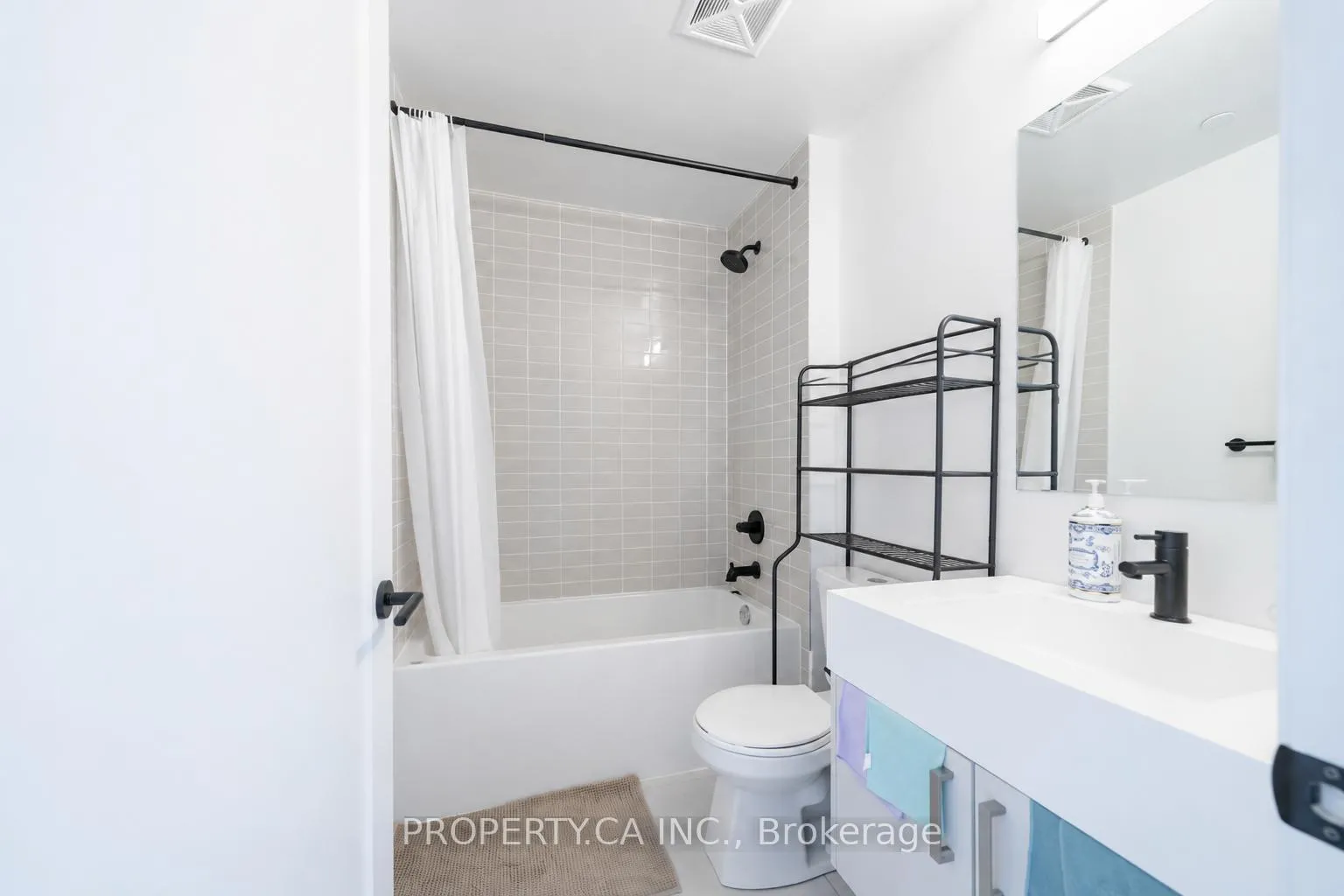 Photo 8 of Unit 1702, 280 Dundas Street W, Toronto, Kensington-Chinatown — HOMEH