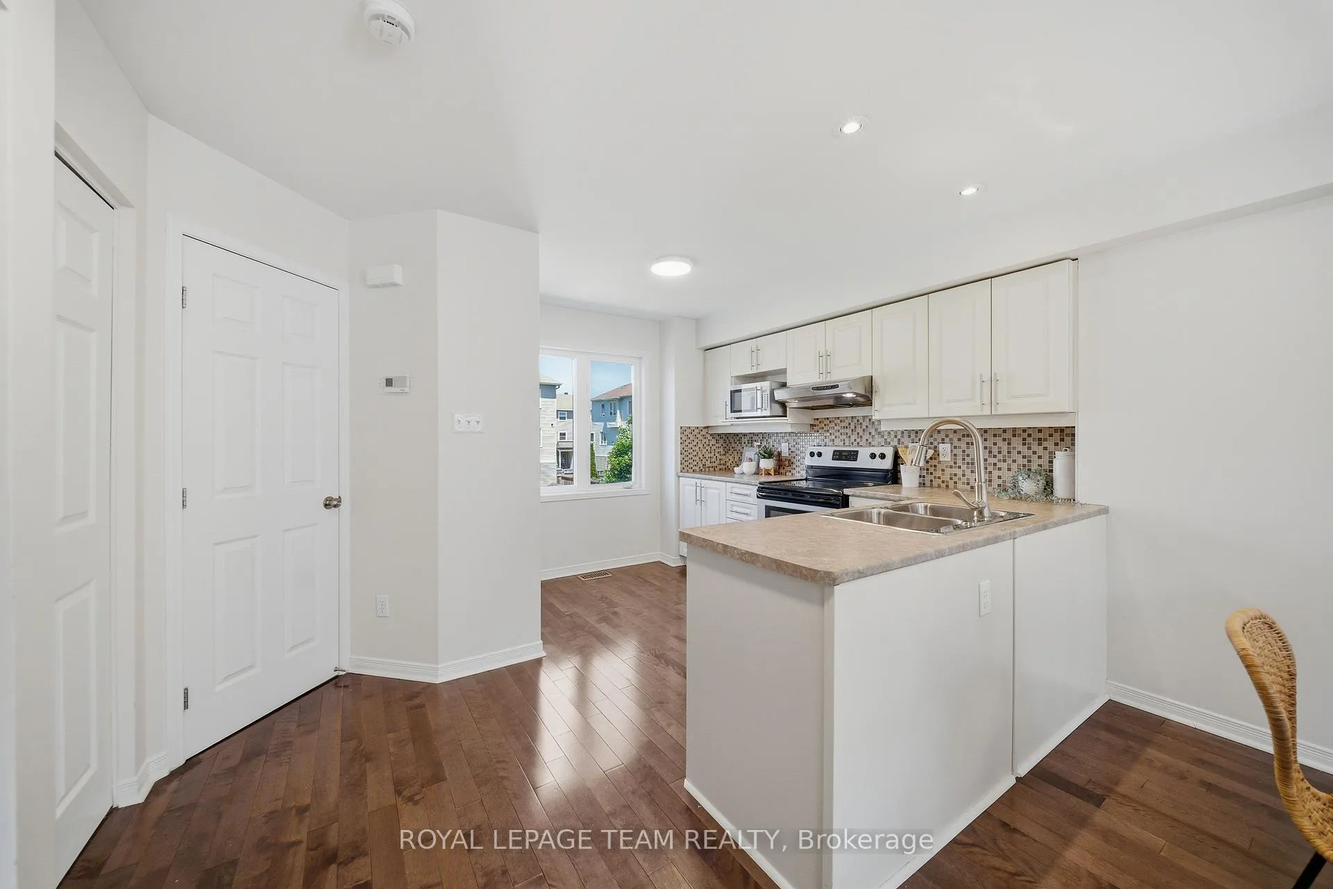 Photo 8 of 441 Sadar Private, Ottawa, Barrhaven - Cedargrove/Fraserdale — HOMEH