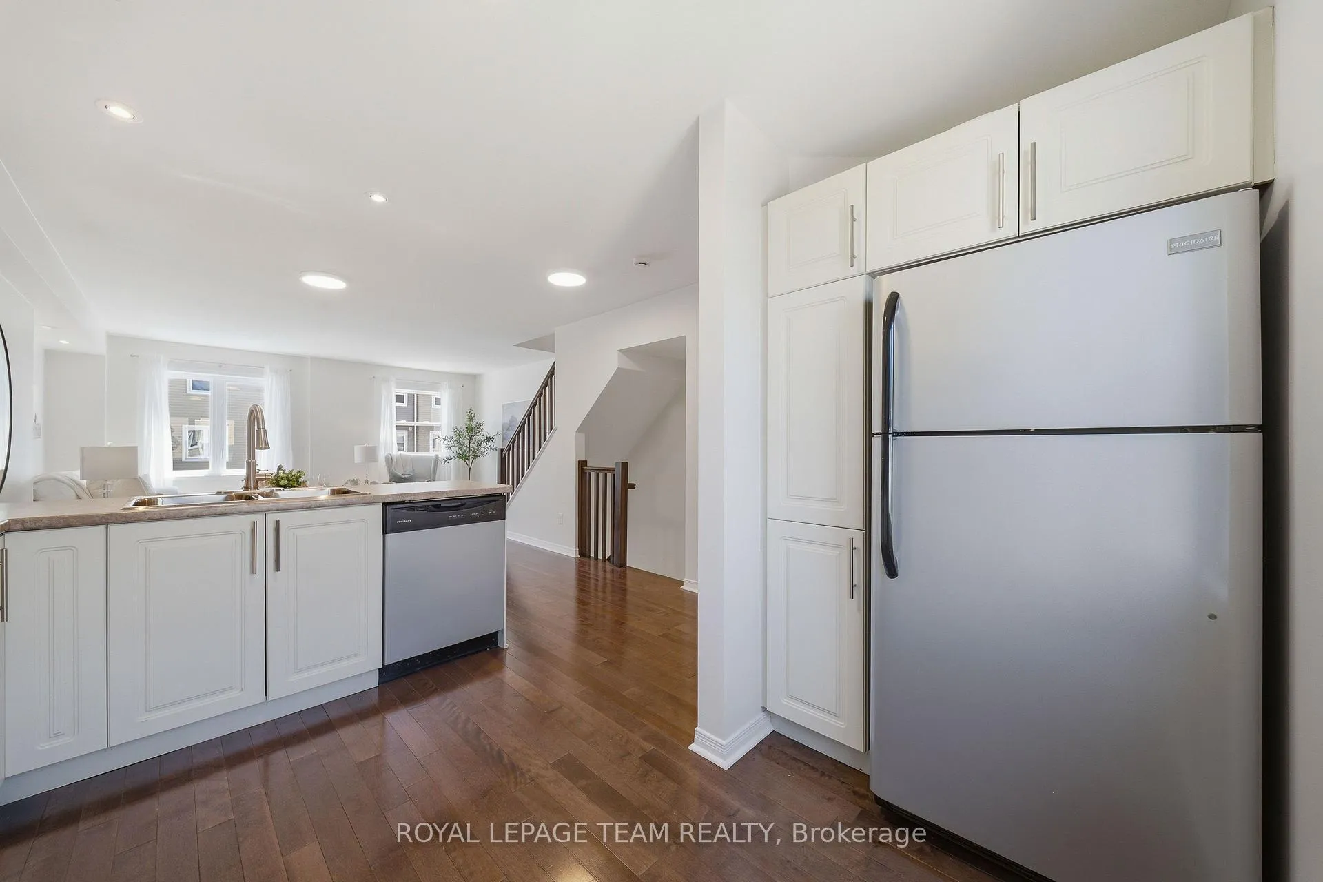 Photo 10 of 441 Sadar Private, Ottawa, Barrhaven - Cedargrove/Fraserdale — HOMEH