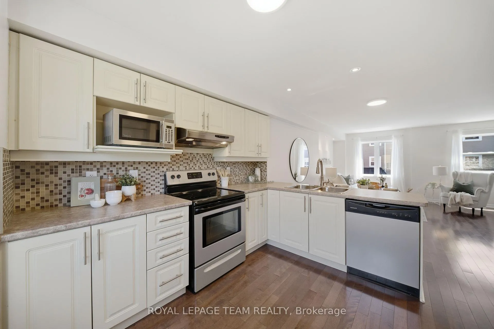 Photo 11 of 441 Sadar Private, Ottawa, Barrhaven - Cedargrove/Fraserdale — HOMEH