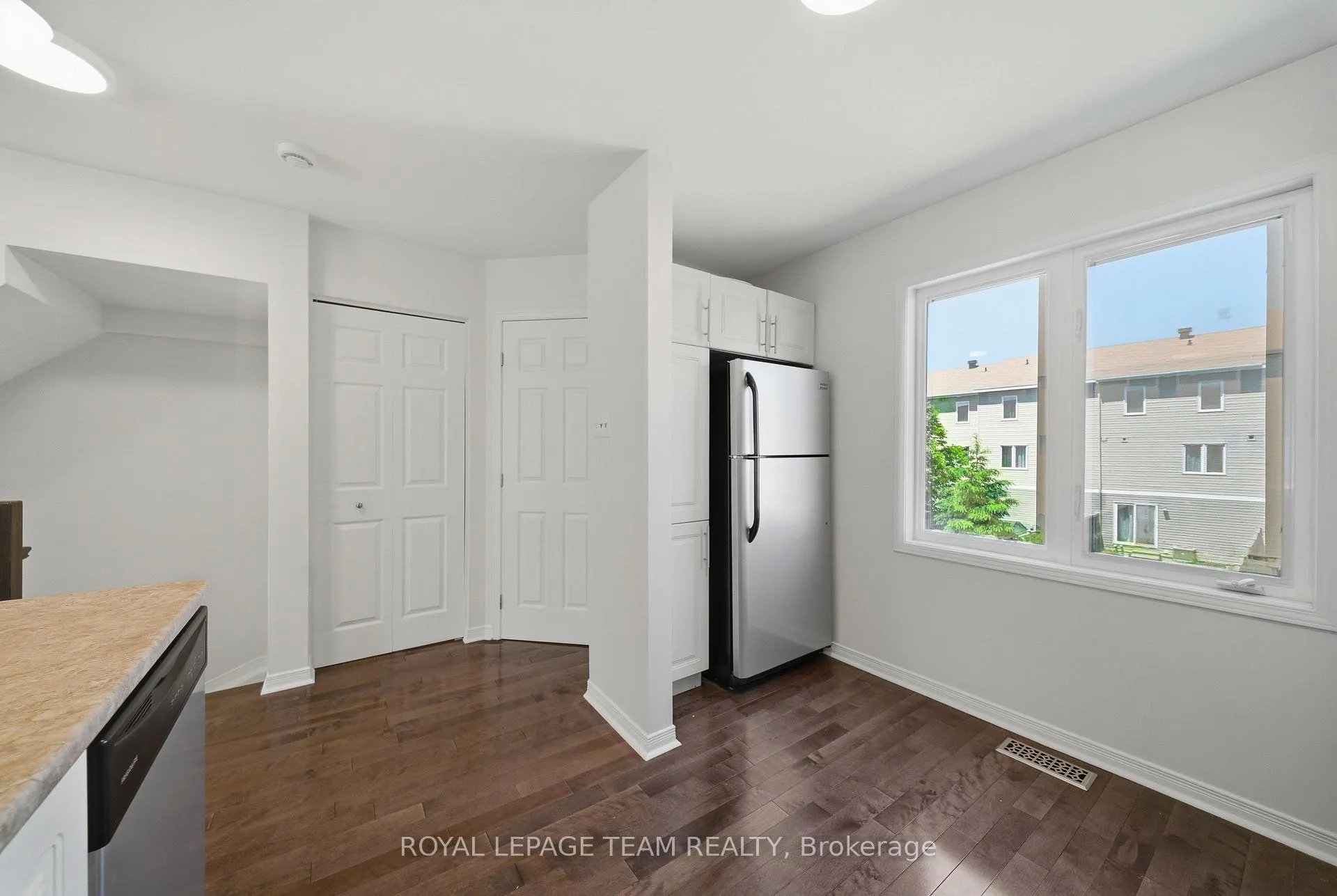 Photo 12 of 441 Sadar Private, Ottawa, Barrhaven - Cedargrove/Fraserdale — HOMEH