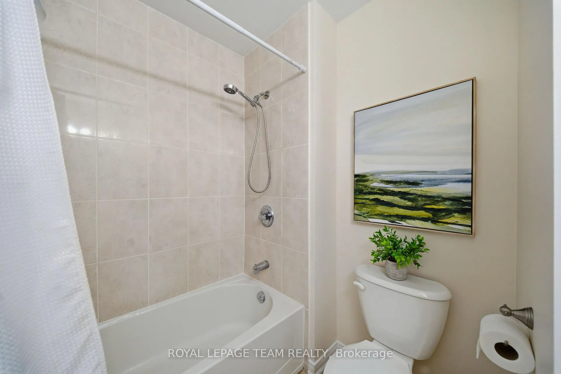 Photo 15 of 441 Sadar Private, Ottawa, Barrhaven - Cedargrove/Fraserdale — HOMEH