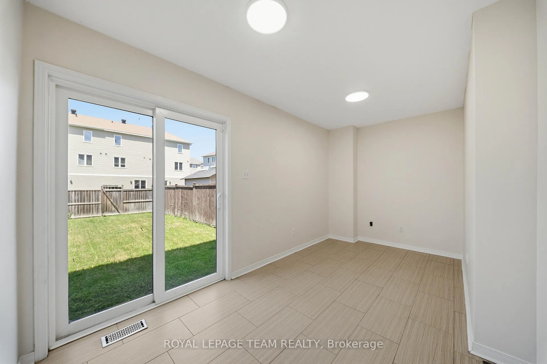 Photo 24 of 441 Sadar Private, Ottawa, Barrhaven - Cedargrove/Fraserdale — HOMEH