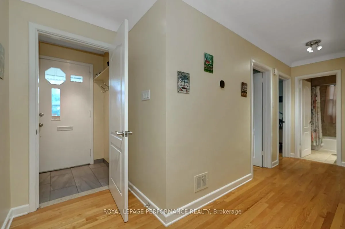 Photo 3 of 102 Donald Street, Ottawa, Overbrook — HOMEH