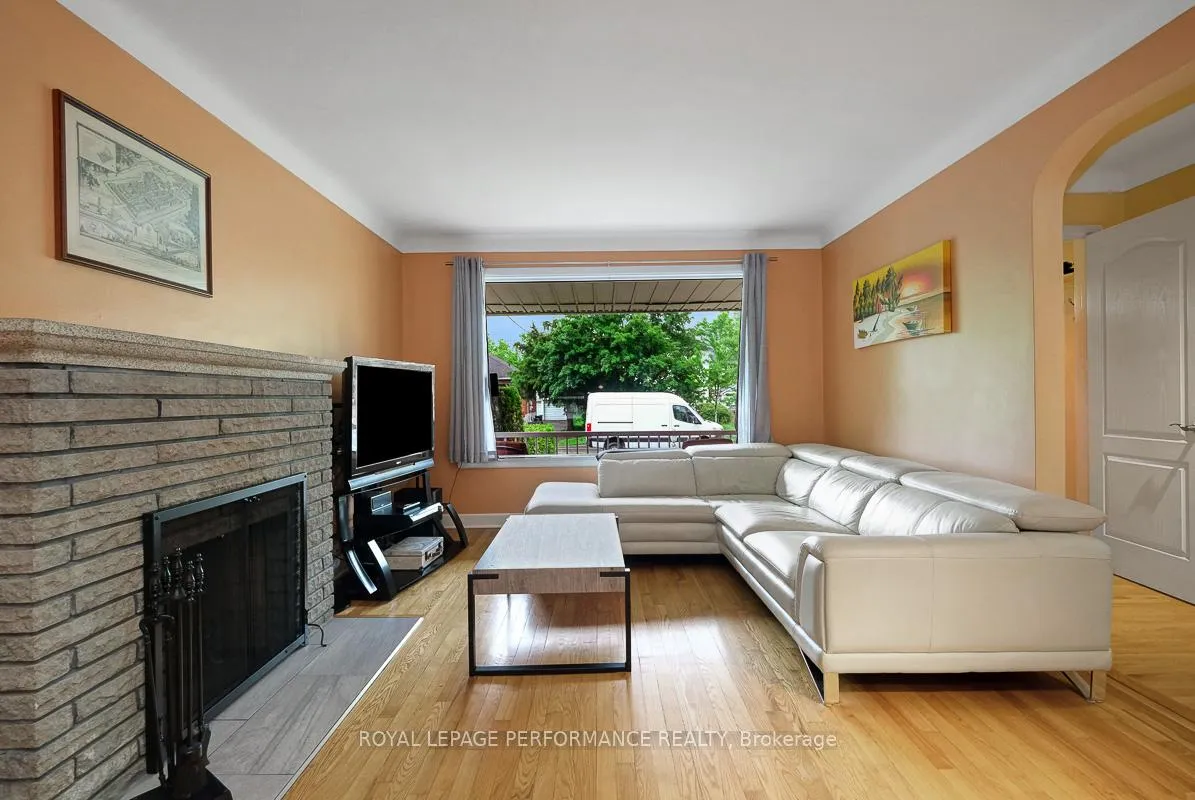Photo 4 of 102 Donald Street, Ottawa, Overbrook — HOMEH