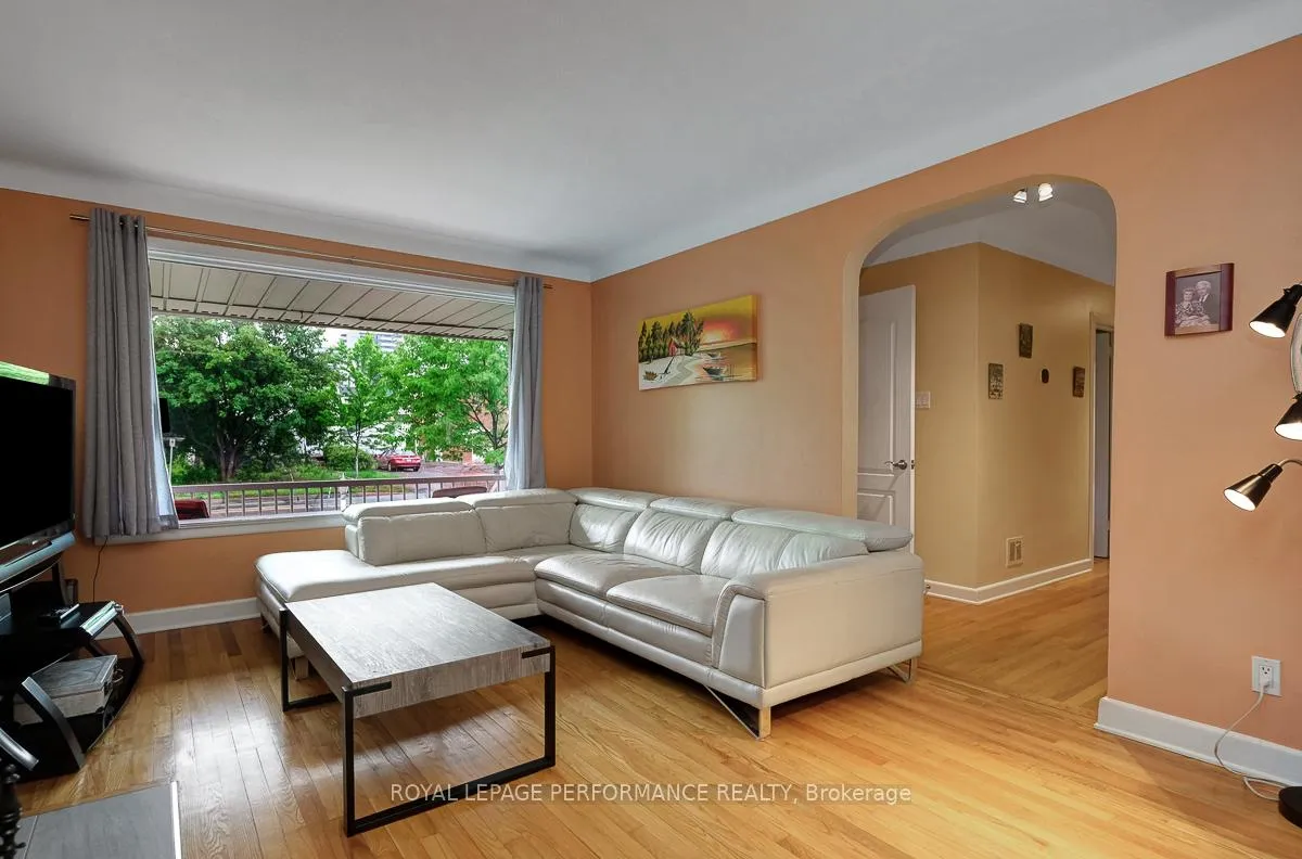Photo 6 of 102 Donald Street, Ottawa, Overbrook — HOMEH
