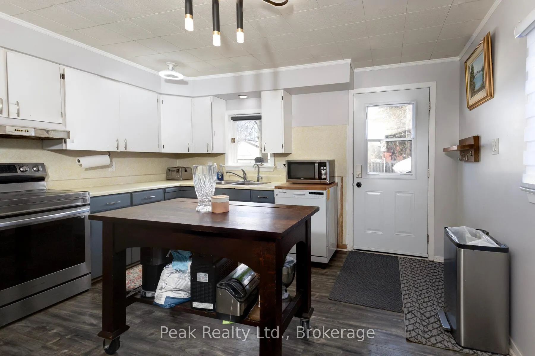 Photo 12 of 38 Mowat Street, Stratford — HOMEH