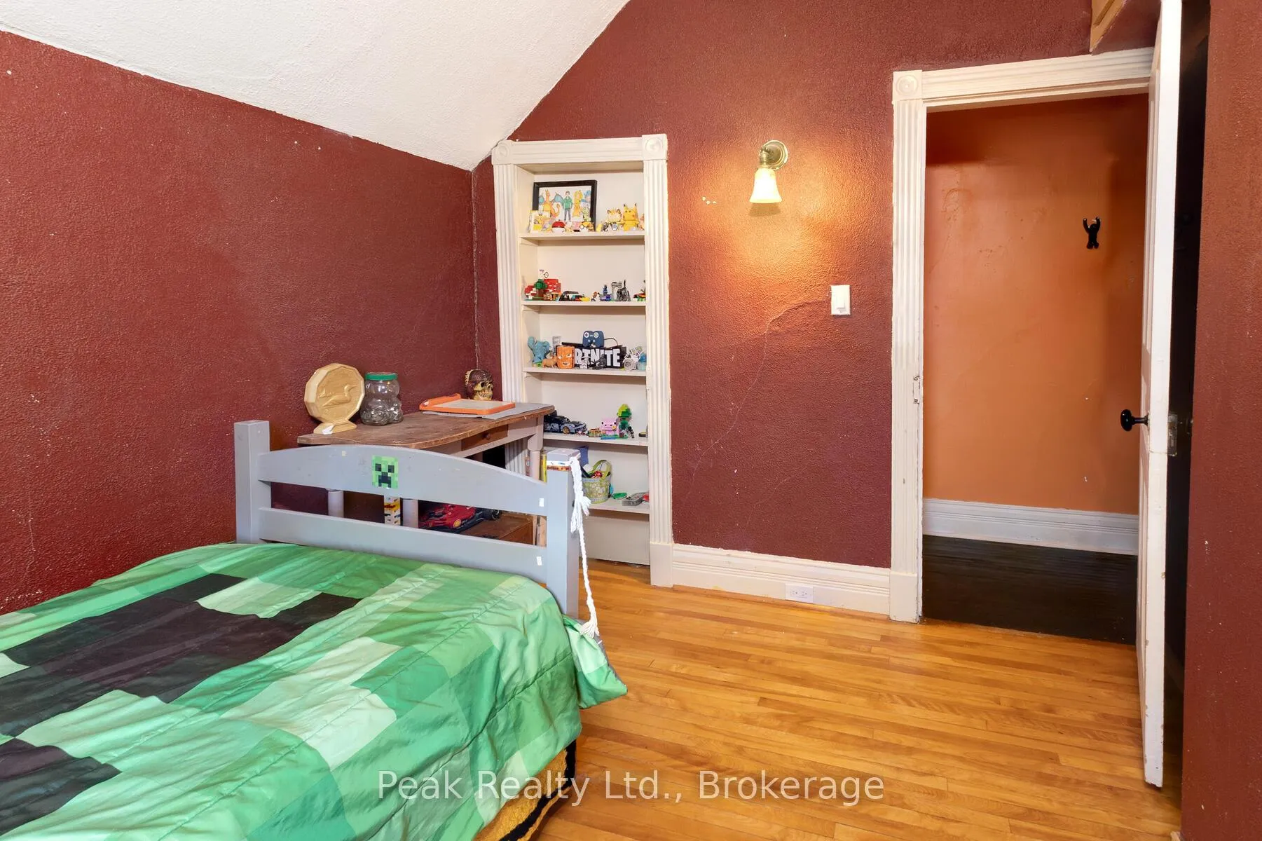 Photo 21 of 38 Mowat Street, Stratford — HOMEH