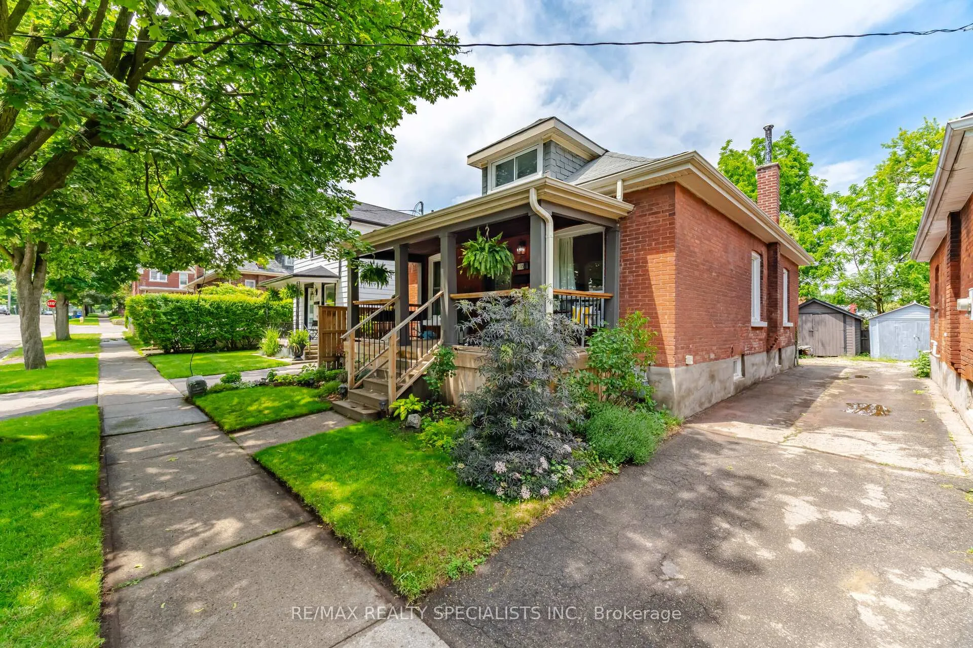 Photo 2 of 166 East Avenue, Brantford, Victoria/Arthur — HOMEH