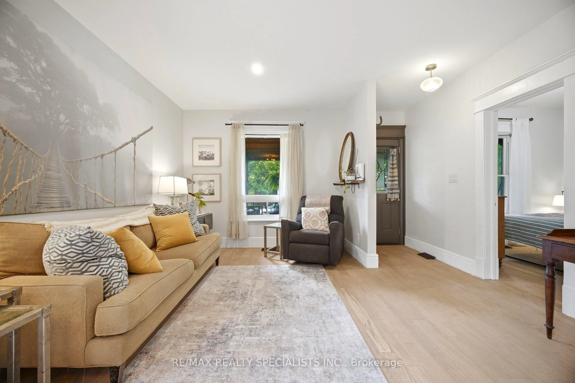 Photo 5 of 166 East Avenue, Brantford, Victoria/Arthur — HOMEH