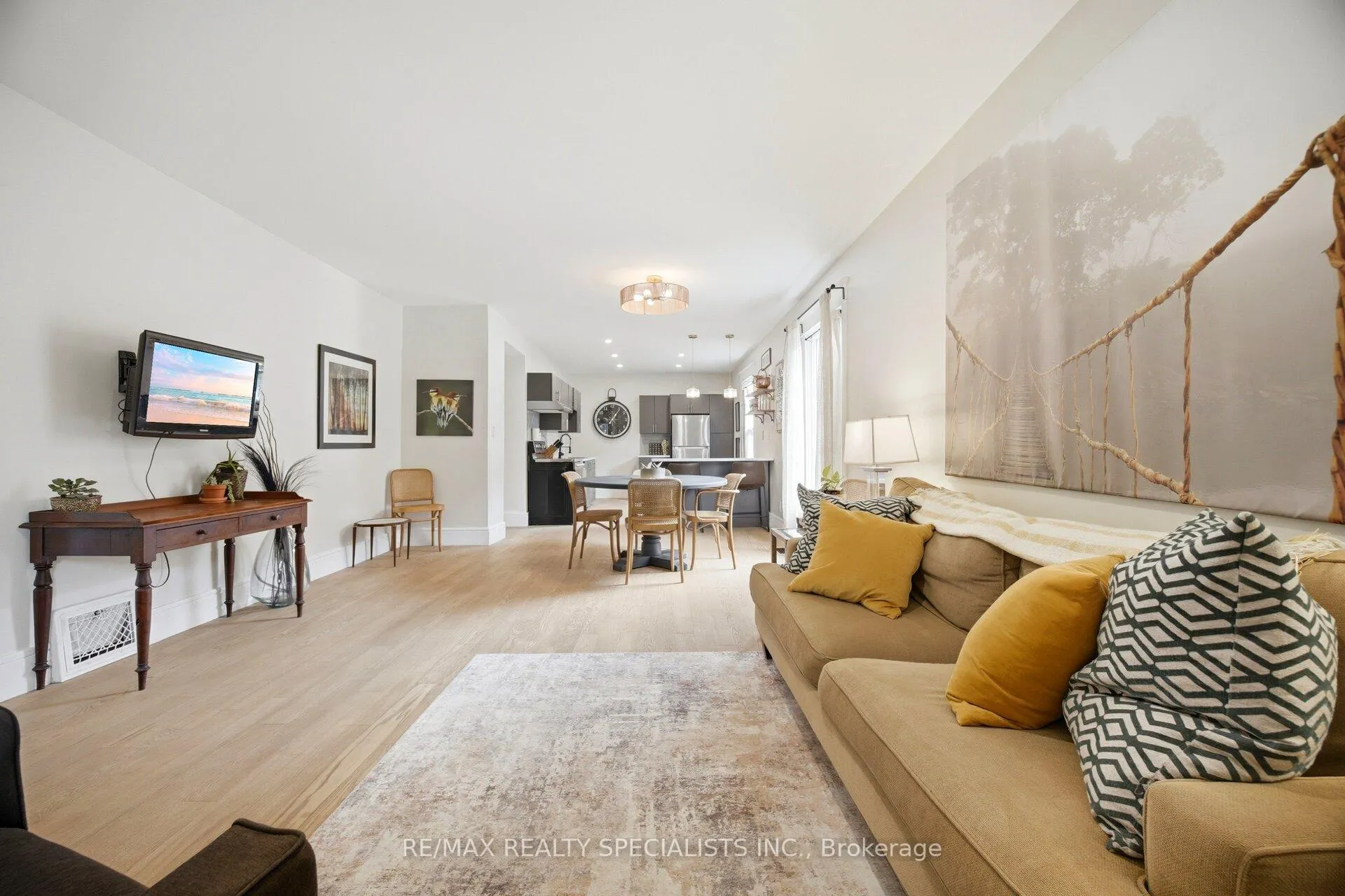 Photo 8 of 166 East Avenue, Brantford, Victoria/Arthur — HOMEH
