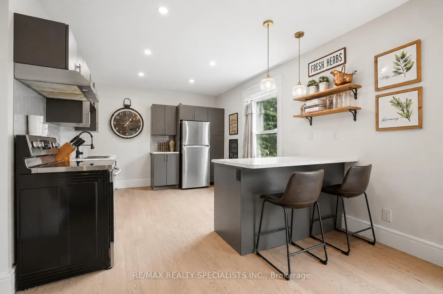 Photo 12 of 166 East Avenue, Brantford, Victoria/Arthur — HOMEH
