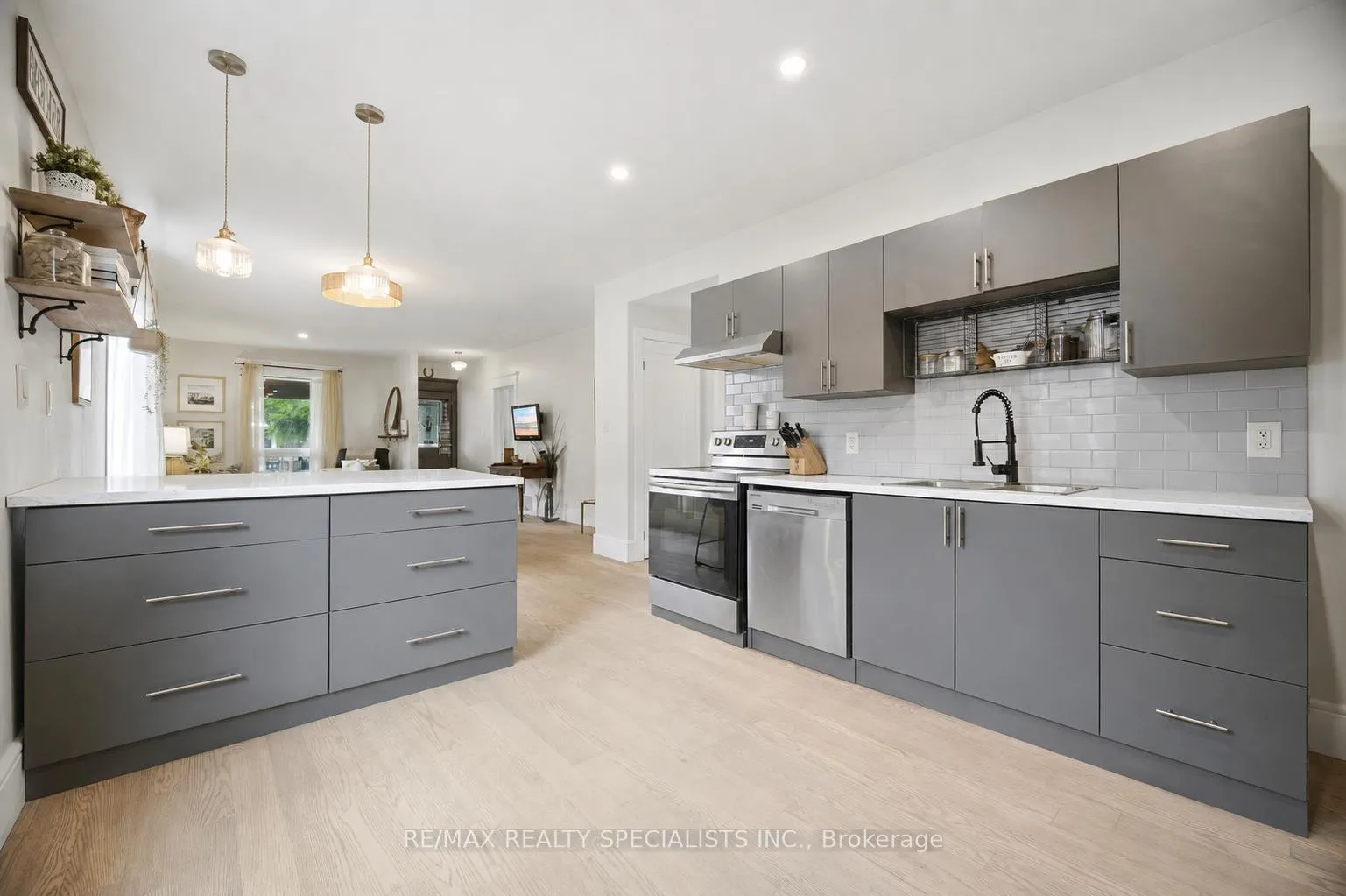 Photo 13 of 166 East Avenue, Brantford, Victoria/Arthur — HOMEH