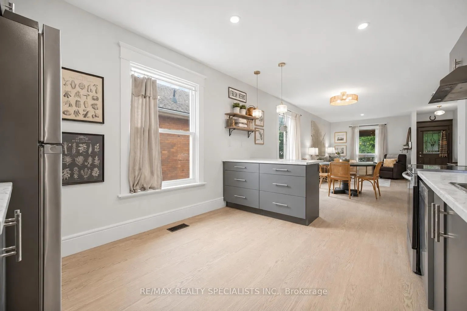 Photo 14 of 166 East Avenue, Brantford, Victoria/Arthur — HOMEH