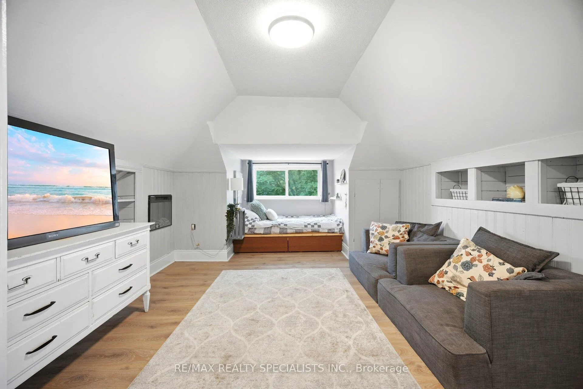 Photo 30 of 166 East Avenue, Brantford, Victoria/Arthur — HOMEH