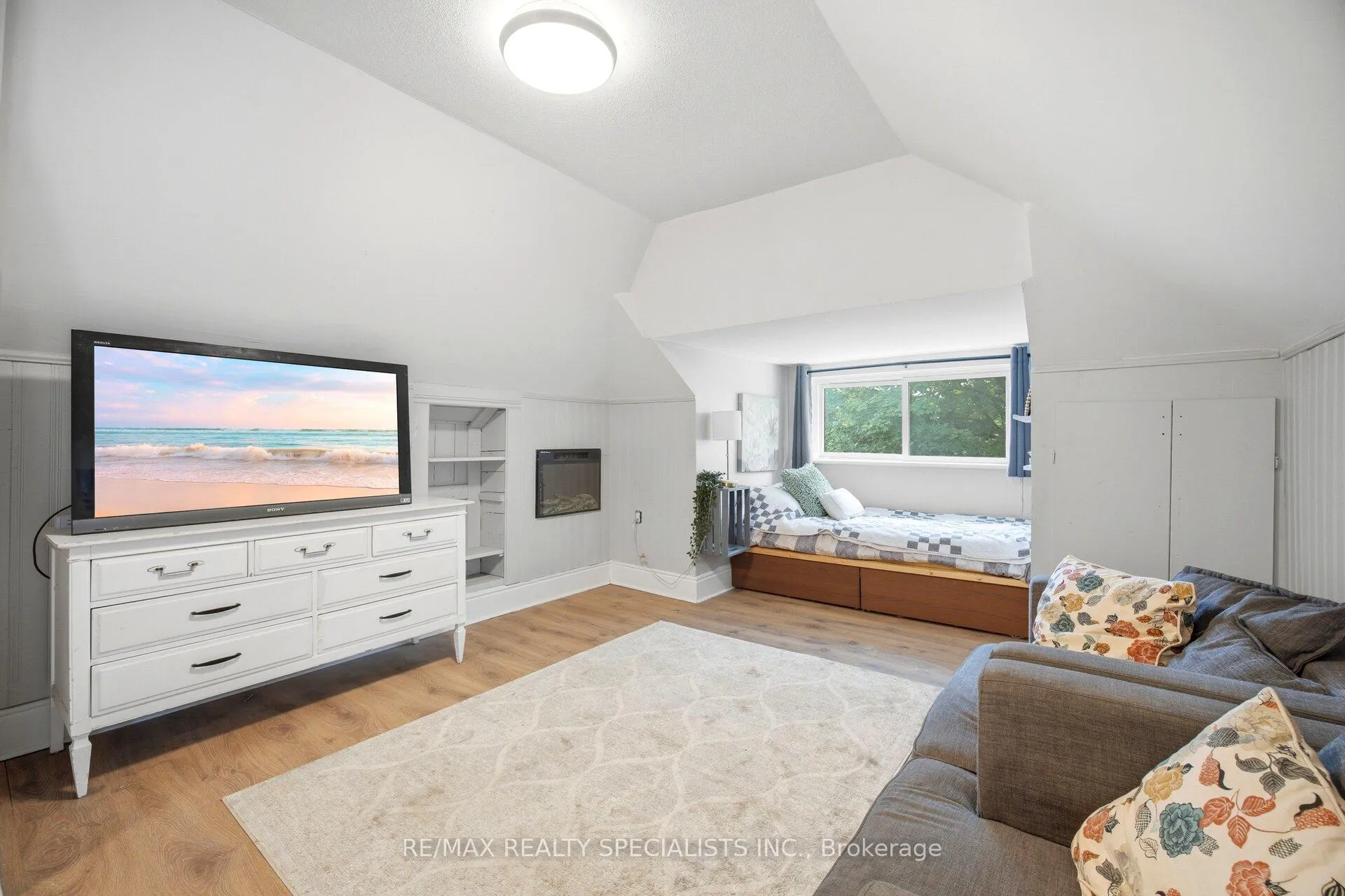 Photo 31 of 166 East Avenue, Brantford, Victoria/Arthur — HOMEH
