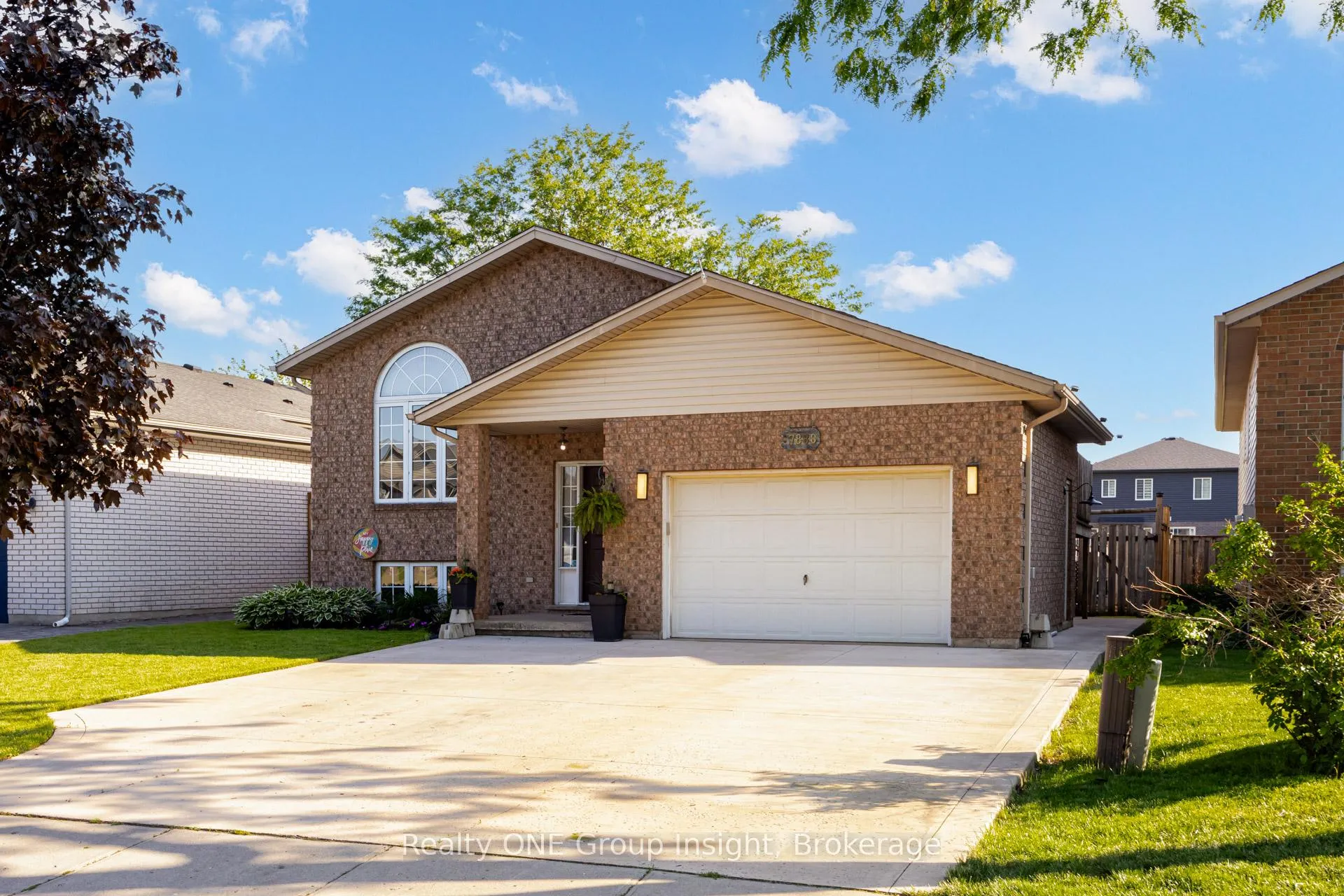 Front of 7880 Ascot Circle