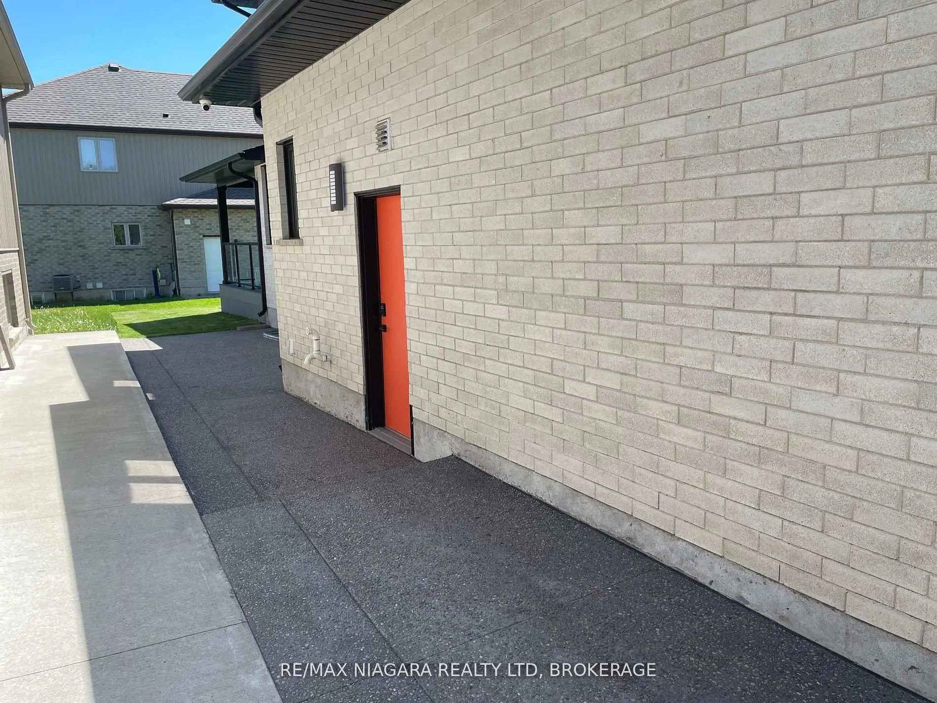 Photo 2 of 6484 Sam Iorfida Drive, Niagara Falls, Oldfield — HOMEH