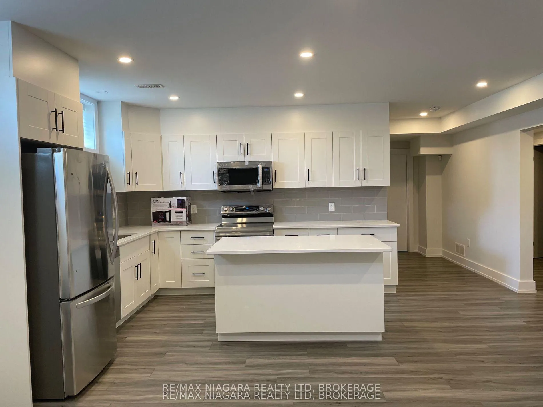 Photo 5 of 6484 Sam Iorfida Drive, Niagara Falls, Oldfield — HOMEH