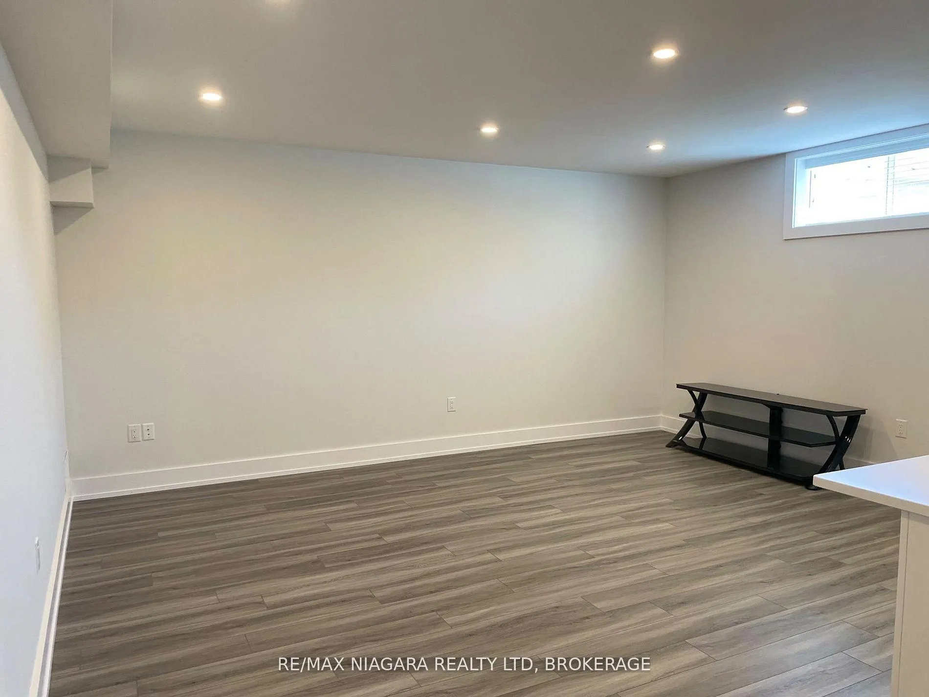 Photo 6 of 6484 Sam Iorfida Drive, Niagara Falls, Oldfield — HOMEH