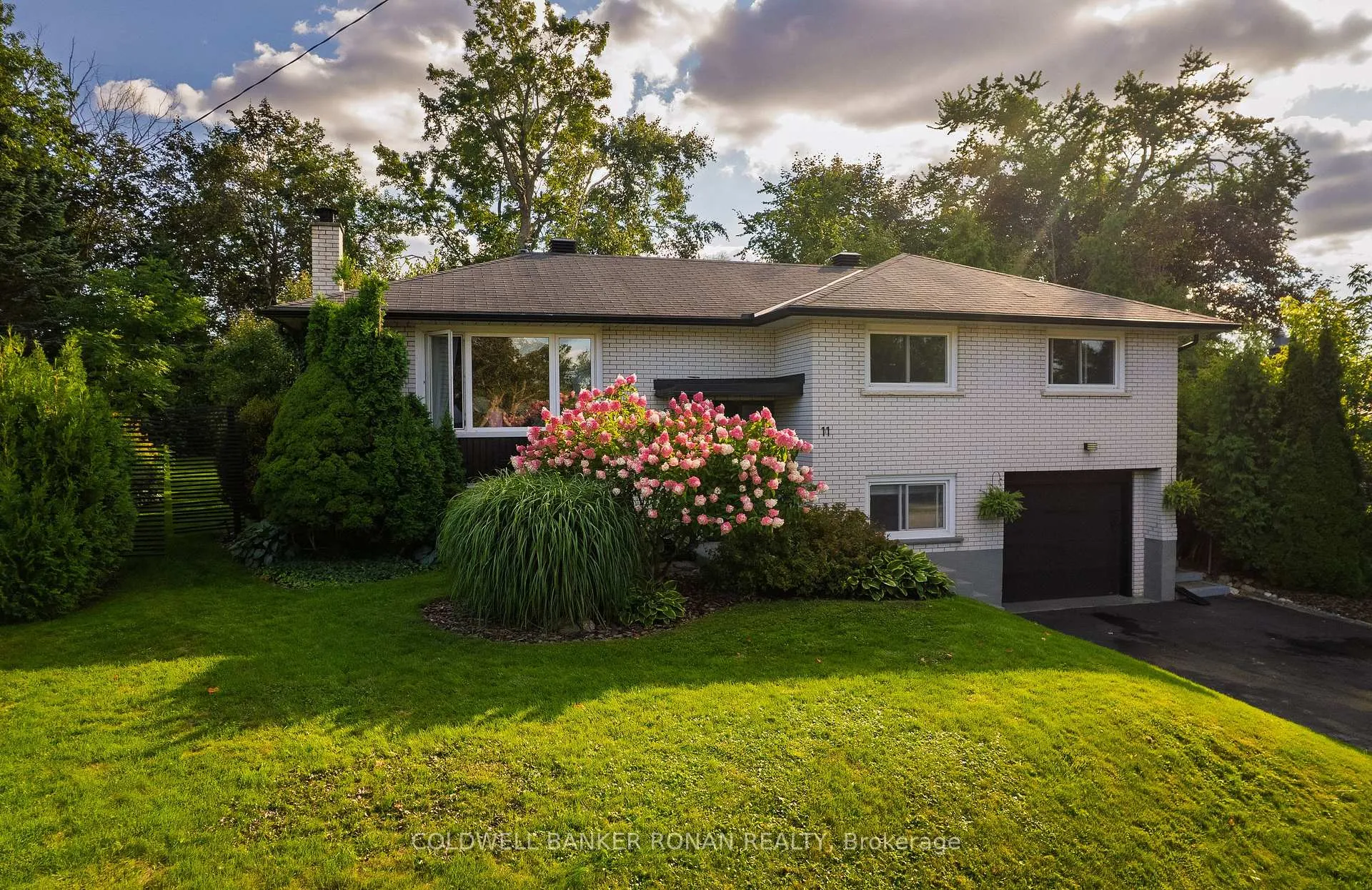 Photo 2 of 11 Pratt Road, Barrie, Wellington — HOMEH