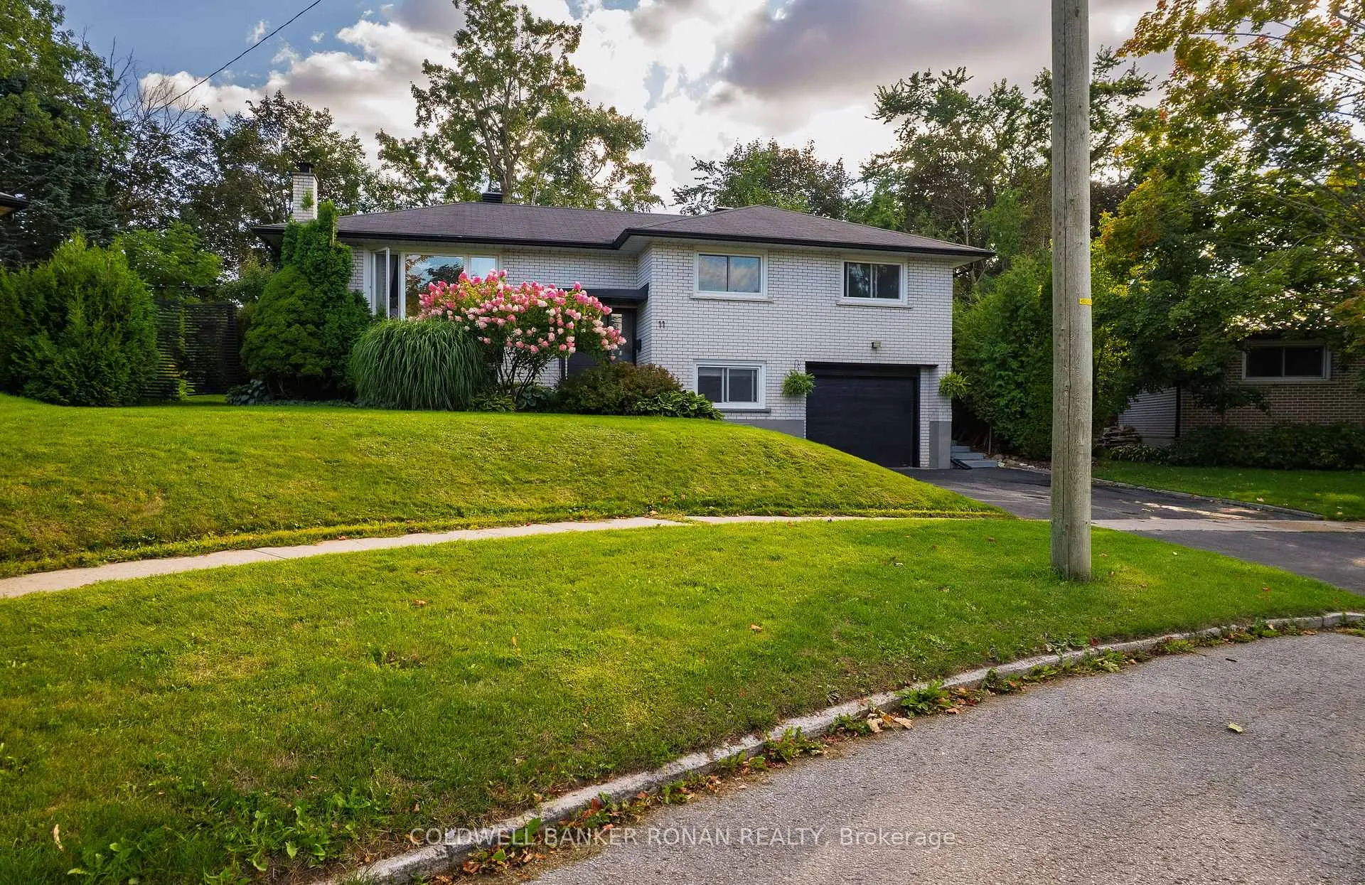 Photo 3 of 11 Pratt Road, Barrie, Wellington — HOMEH
