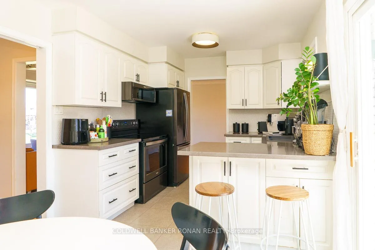 Photo 4 of 11 Pratt Road, Barrie, Wellington — HOMEH