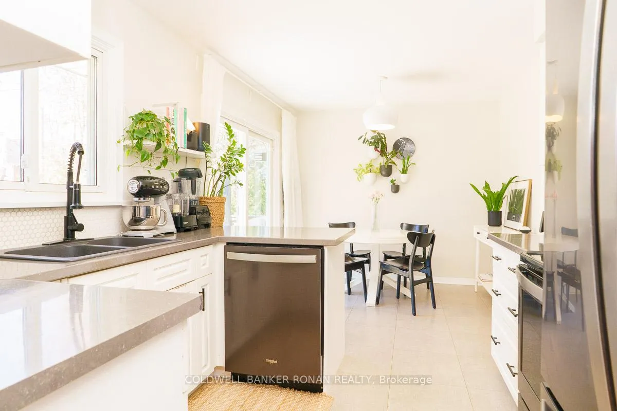 Photo 5 of 11 Pratt Road, Barrie, Wellington — HOMEH