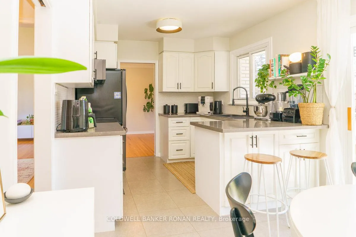 Photo 7 of 11 Pratt Road, Barrie, Wellington — HOMEH