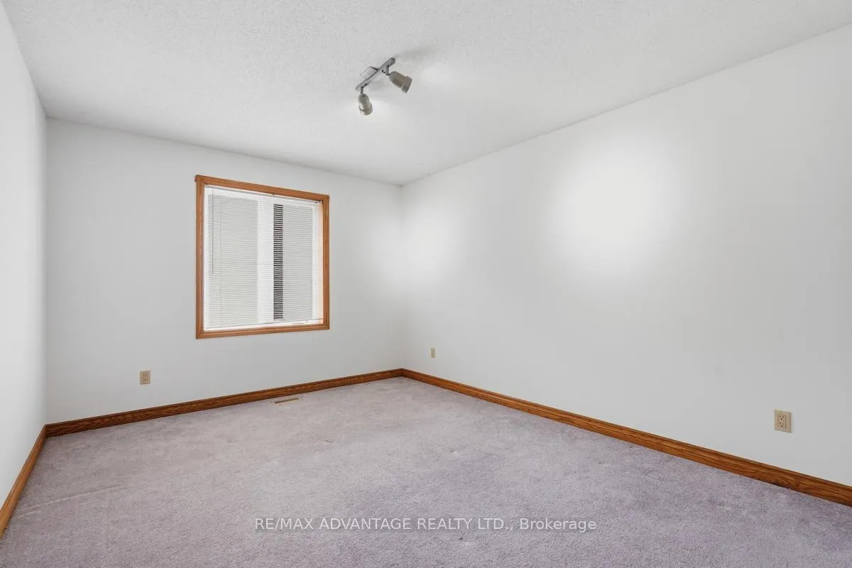 Photo 31 of 74 Mill Road, Thames Centre, Dorchester — HOMEH
