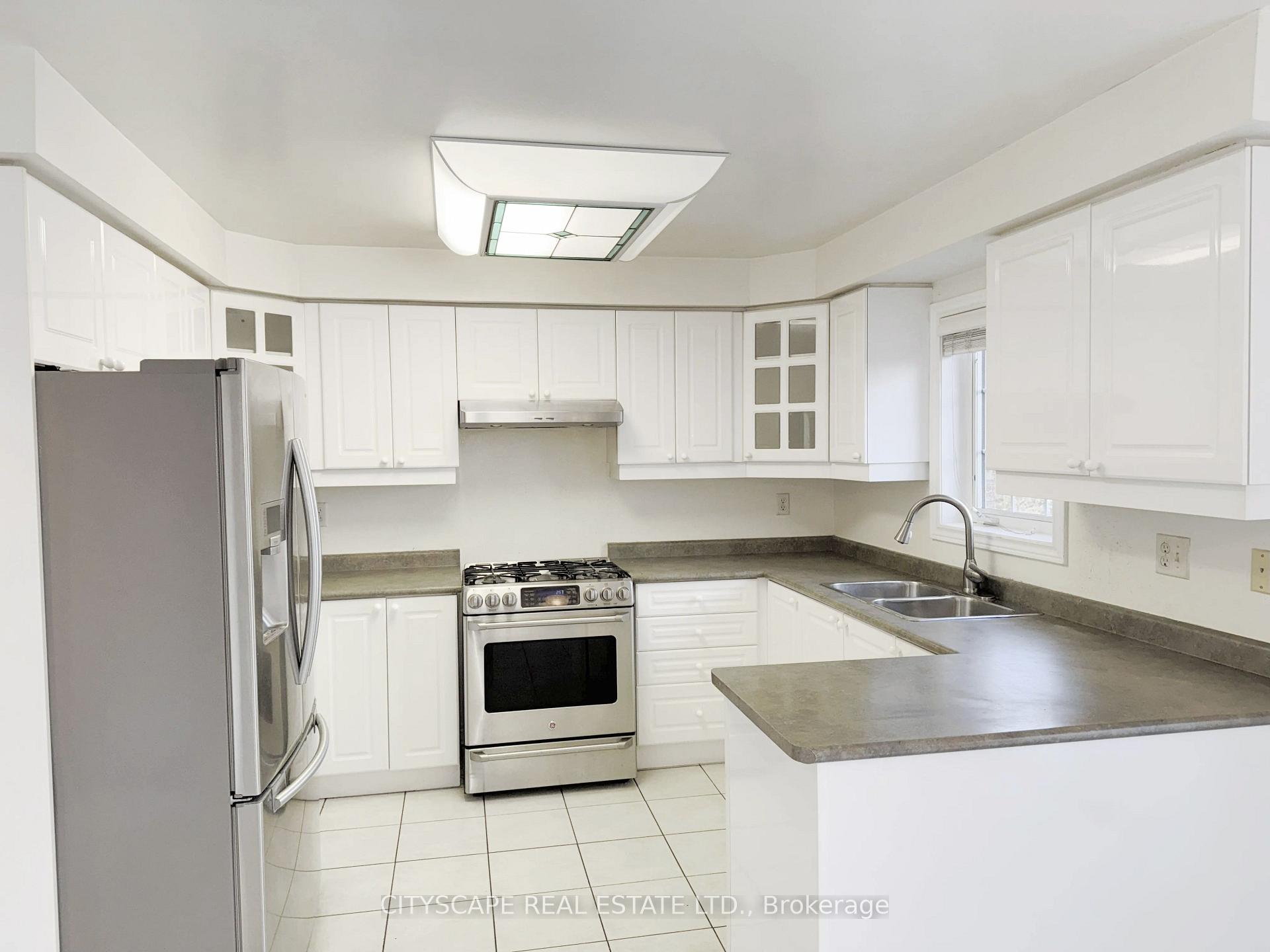 Photo 12 of 34 Coralreef Crescent, Brampton, Sandringham-Wellington — HOMEH
