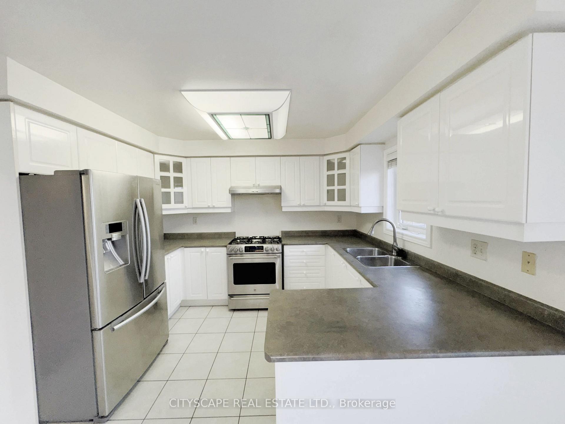 Photo 13 of 34 Coralreef Crescent, Brampton, Sandringham-Wellington — HOMEH